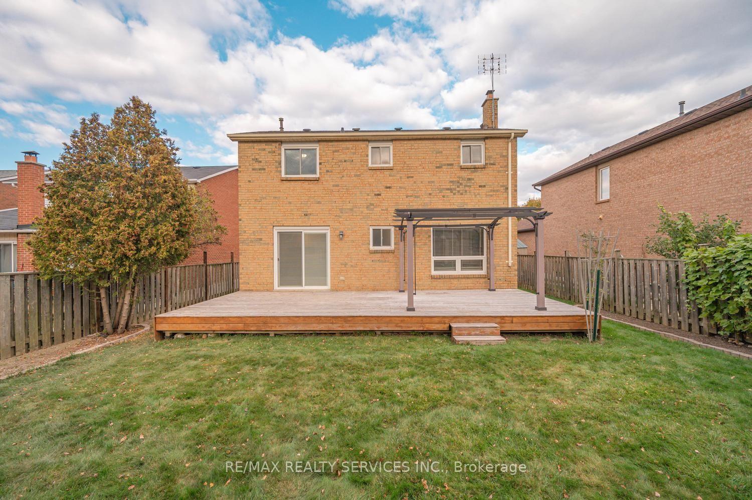 Photo 37 of 5 Nimrod Crescent W, Brampton, Westgate — HOMEH