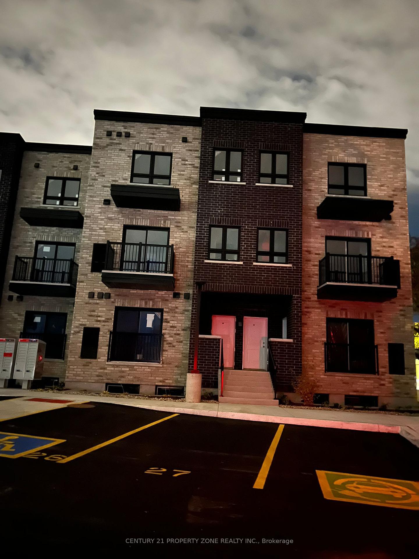 Photo of Unit 19, 600 Victoria Street S