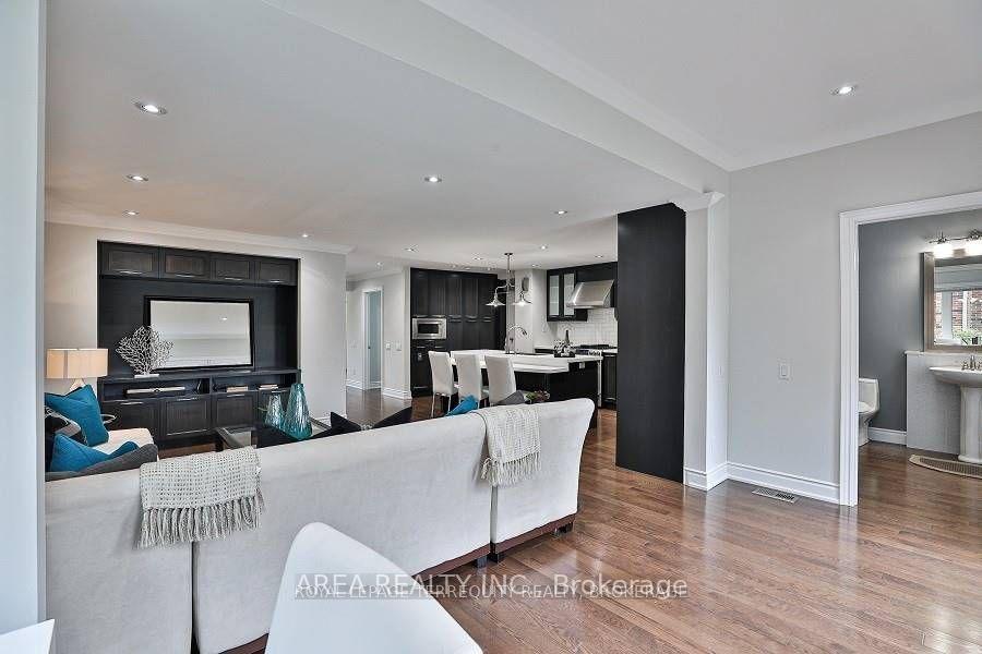 Photo 8 of 89 Ashbourne Drive, Etobicoke, Islington-City Centre West — HOMEH