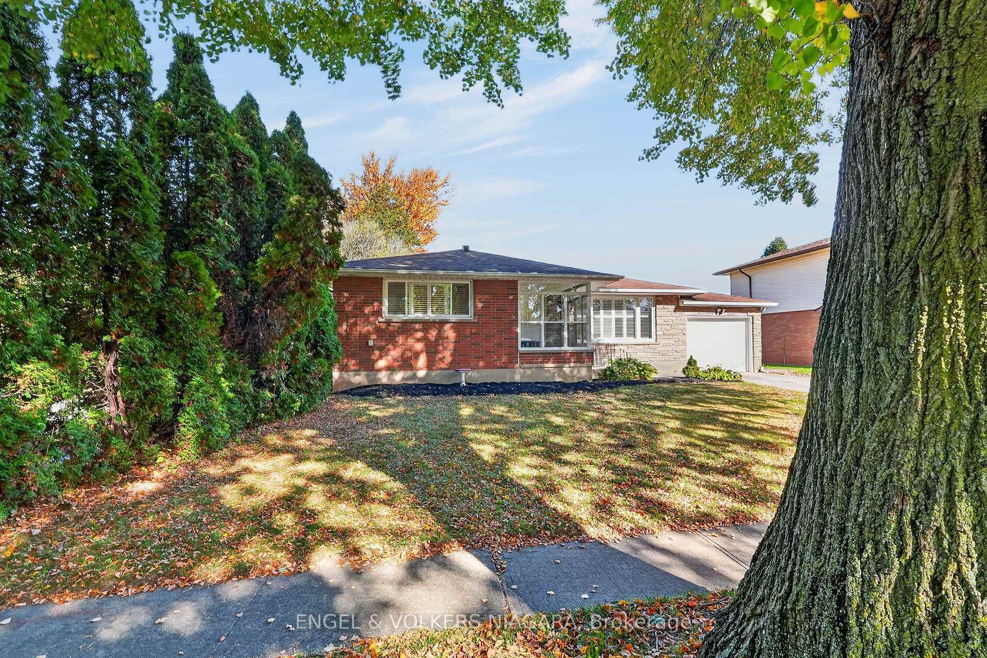 Photo 1 of 6773 Crawford Street, Niagara Falls, Morrison — HOMEH