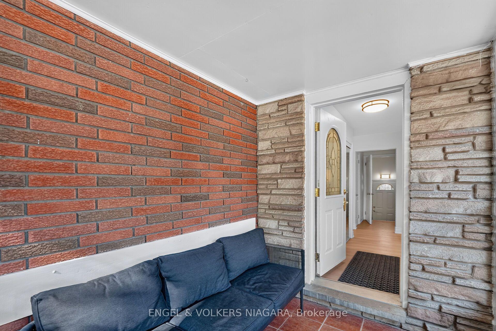 Photo 4 of 6773 Crawford Street, Niagara Falls, Morrison — HOMEH