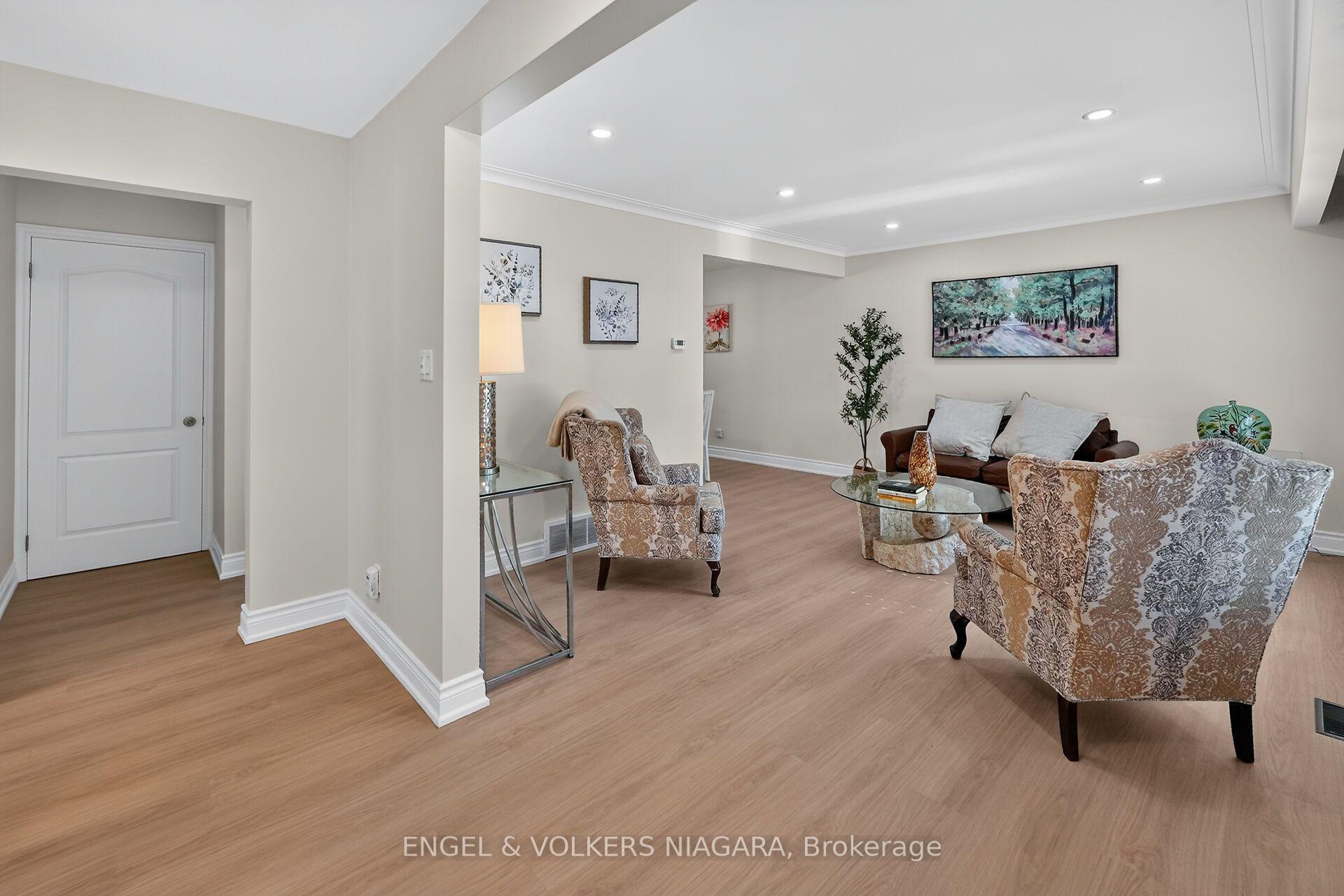 Photo 5 of 6773 Crawford Street, Niagara Falls, Morrison — HOMEH