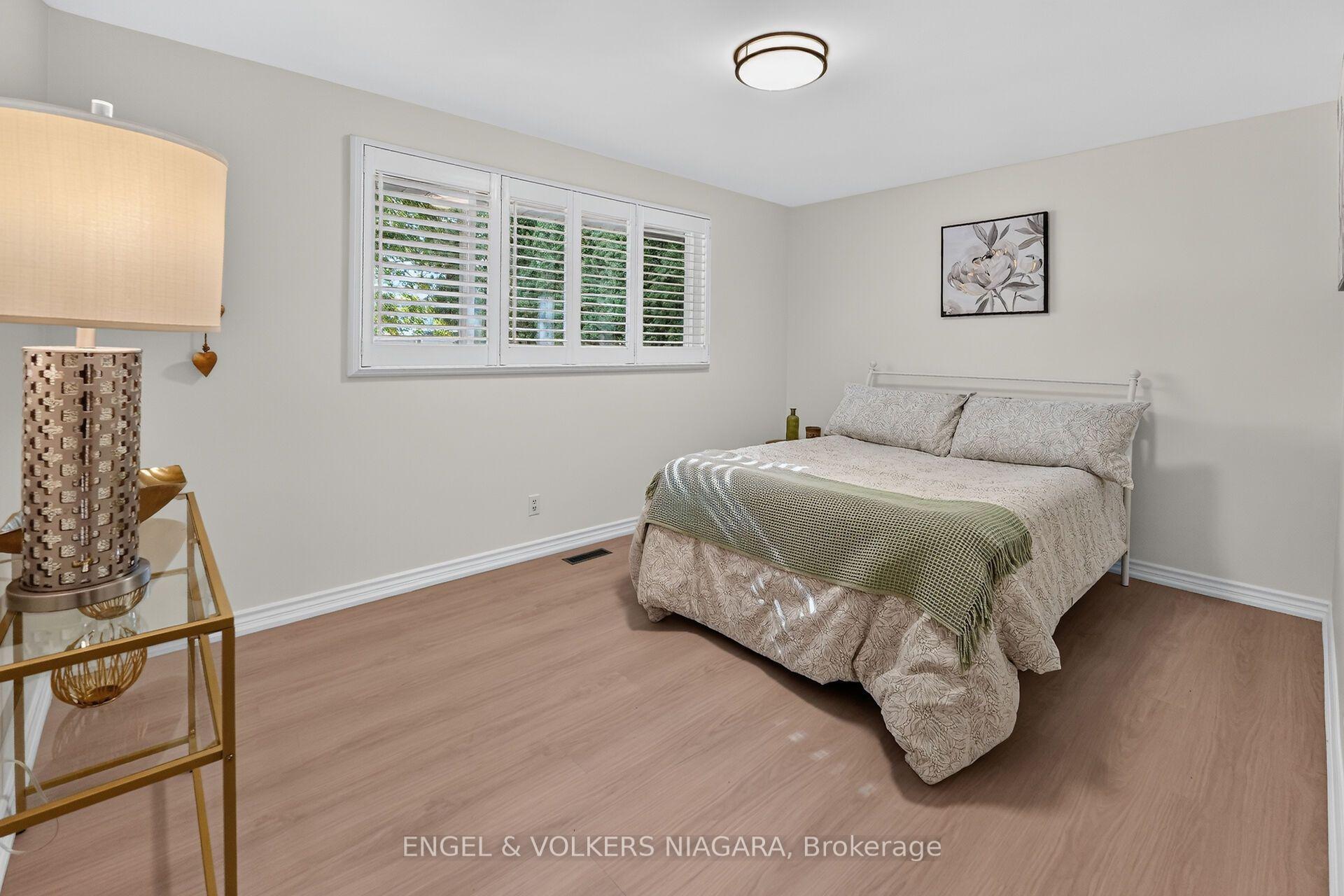 Photo 12 of 6773 Crawford Street, Niagara Falls, Morrison — HOMEH