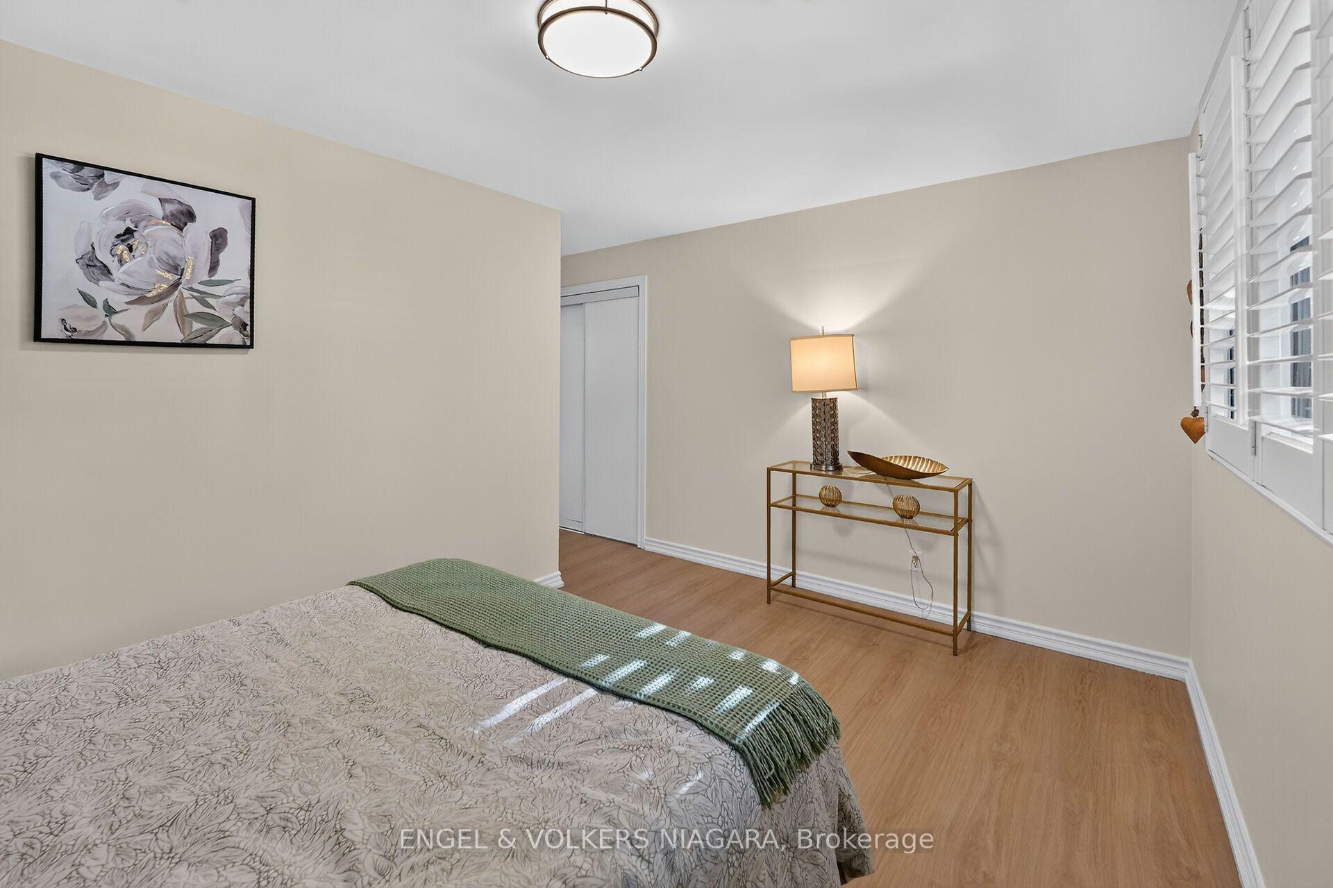 Photo 13 of 6773 Crawford Street, Niagara Falls, Morrison — HOMEH