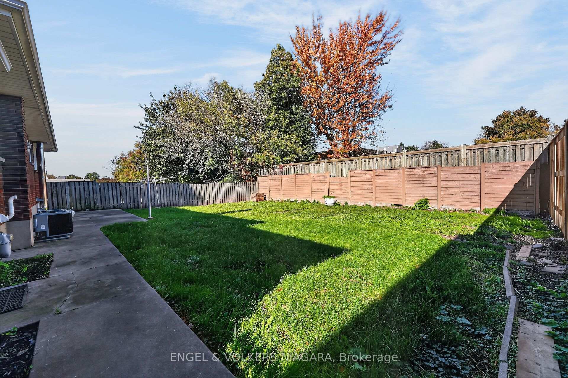 Photo 24 of 6773 Crawford Street, Niagara Falls, Morrison — HOMEH