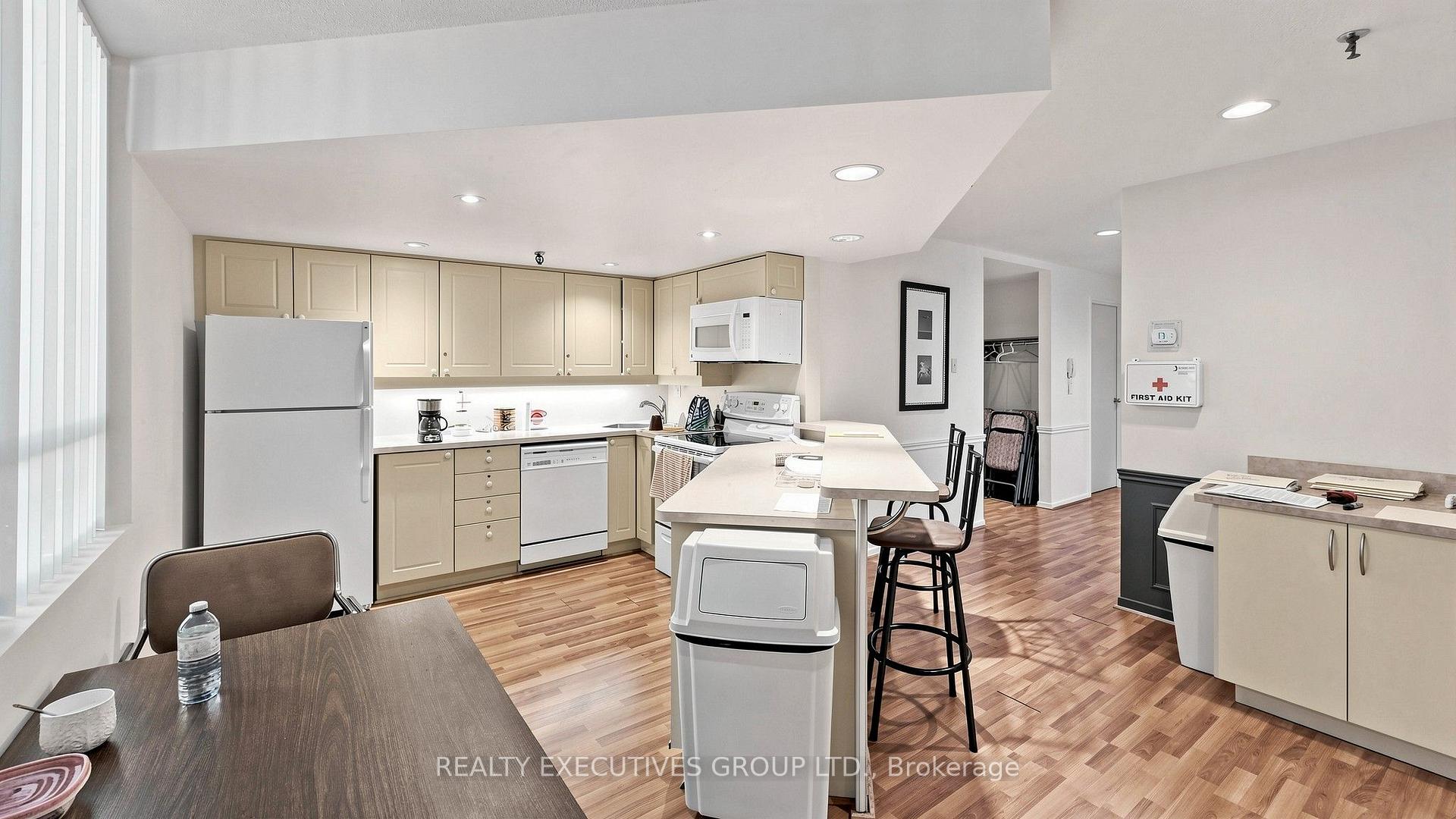 Photo 12 of Unit 1707, 8111 Yonge Street, Markham, Royal Orchard — HOMEH