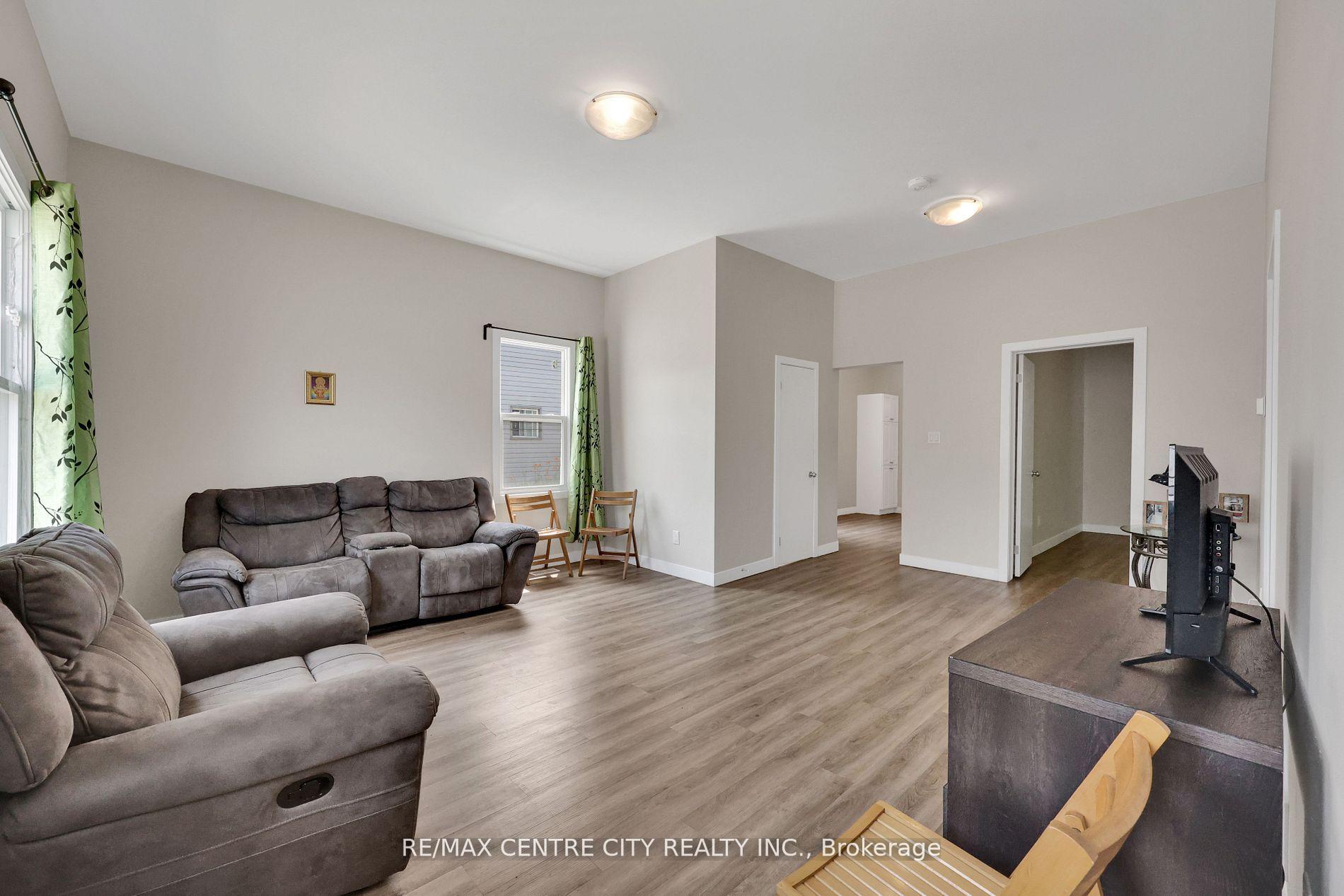Photo 3 of 101 Hamilton Road, London, East K — HOMEH