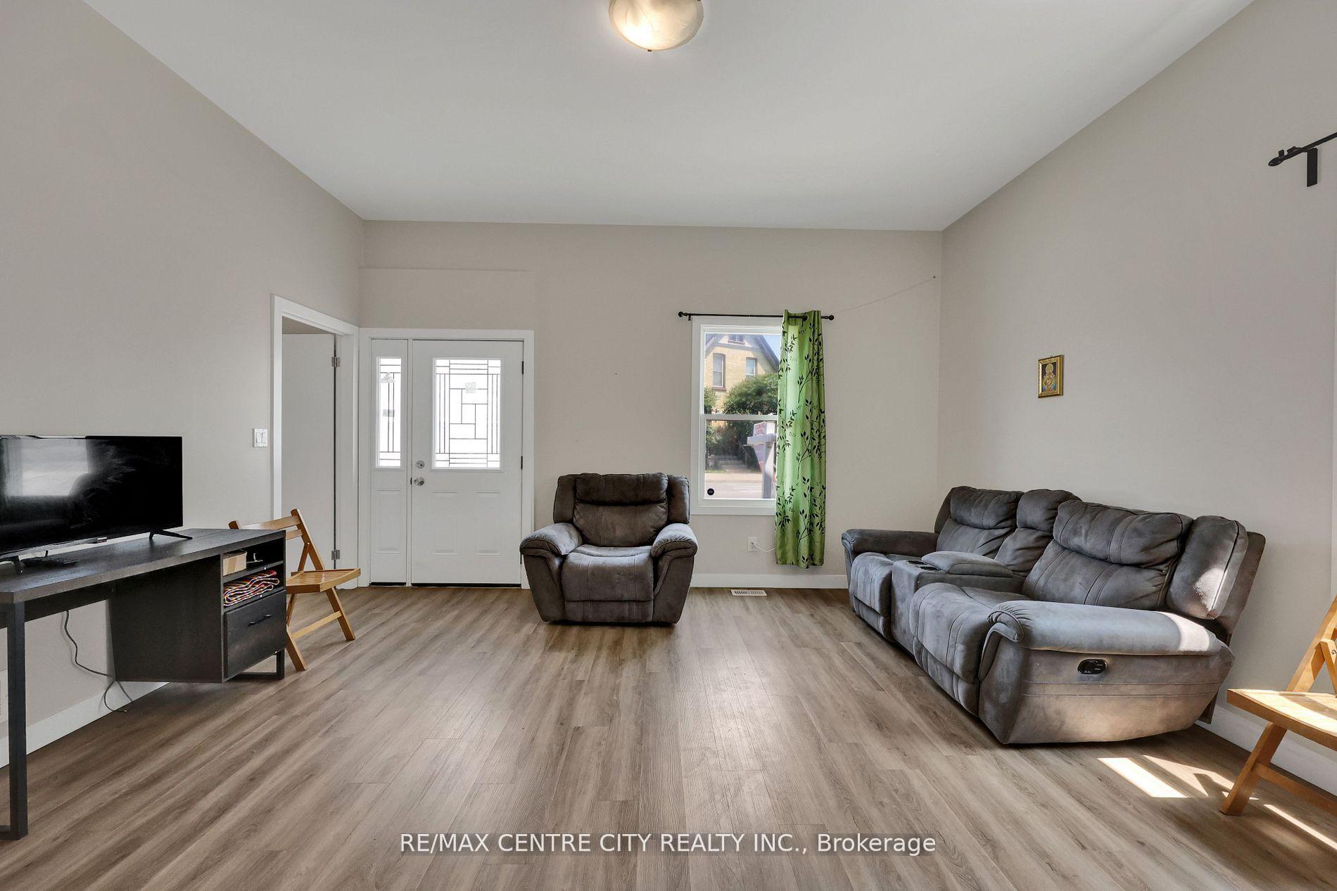 Photo 4 of 101 Hamilton Road, London, East K — HOMEH