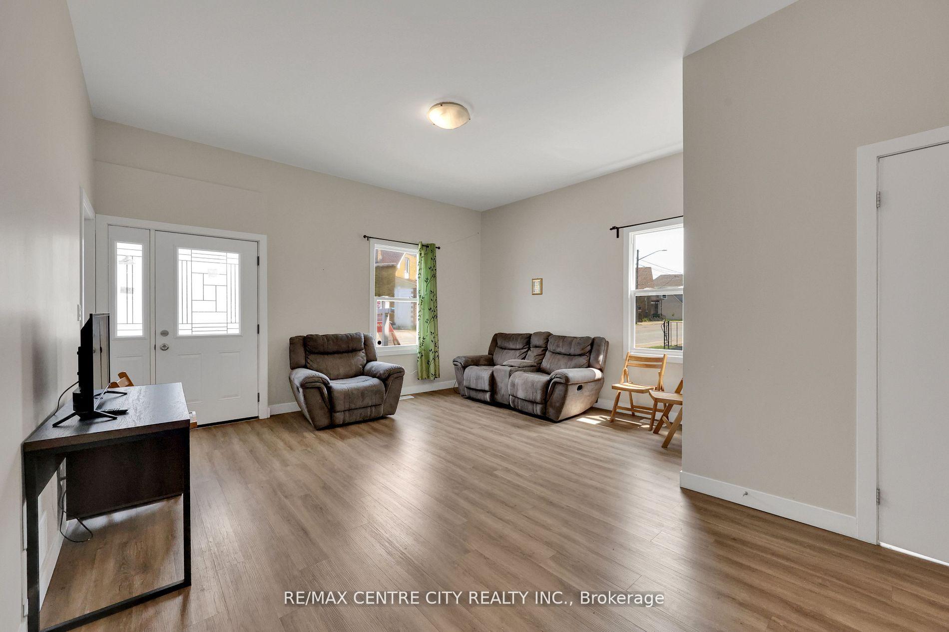 Photo 5 of 101 Hamilton Road, London, East K — HOMEH