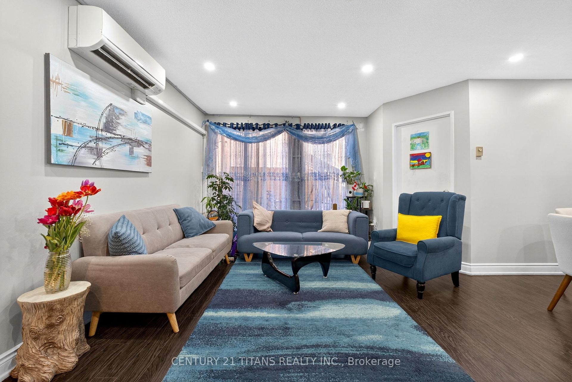 Front of Unit 1018, 100 Mornelle Court