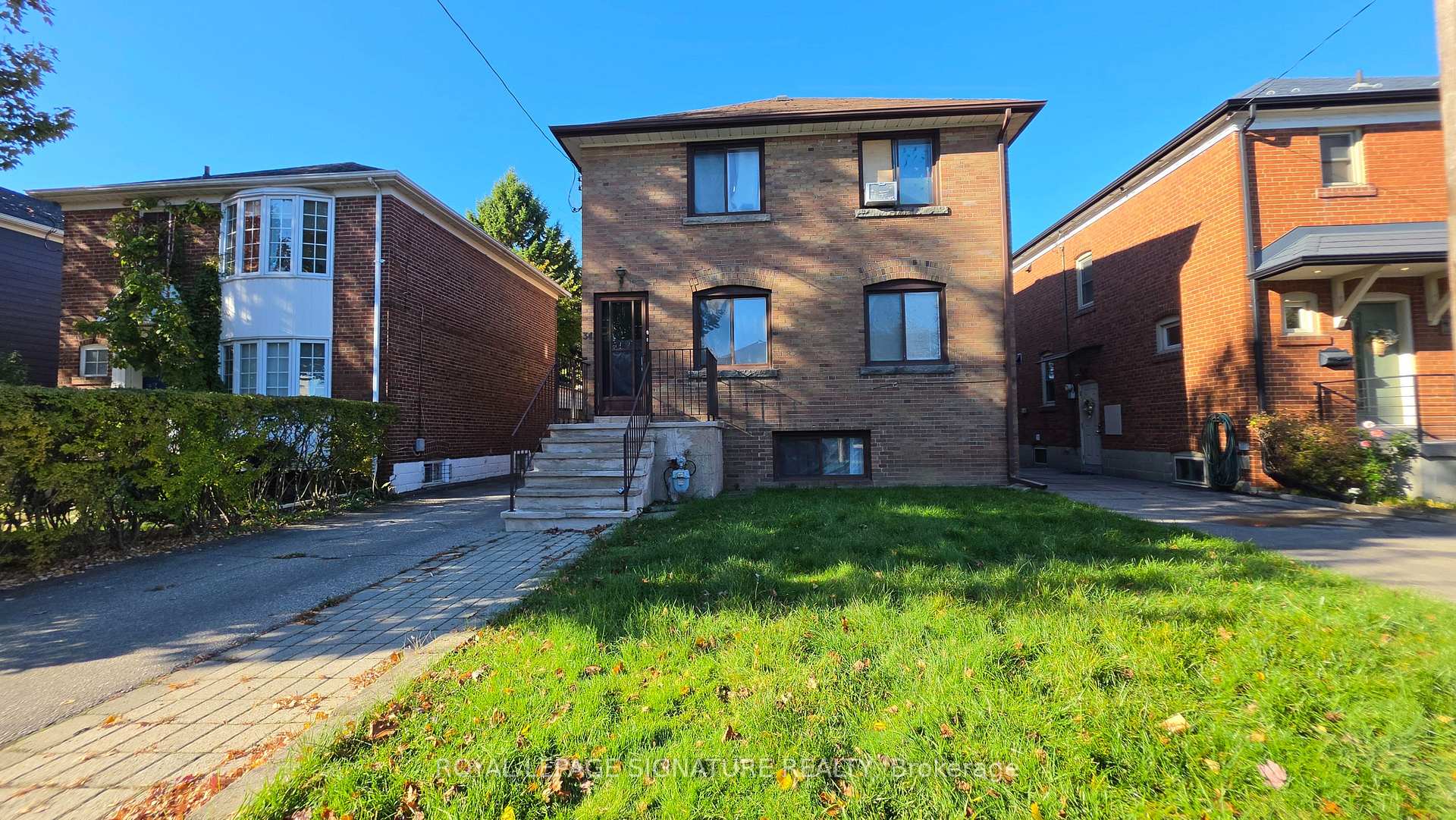 Photo 2 of Unit 3, 34 Nineteenth Street, Etobicoke, New Toronto — HOMEH