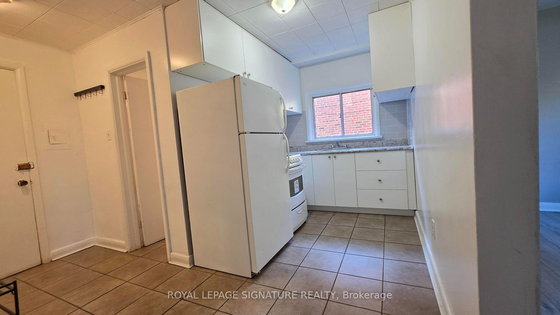 Photo 8 of Unit 3, 34 Nineteenth Street, Etobicoke, New Toronto — HOMEH