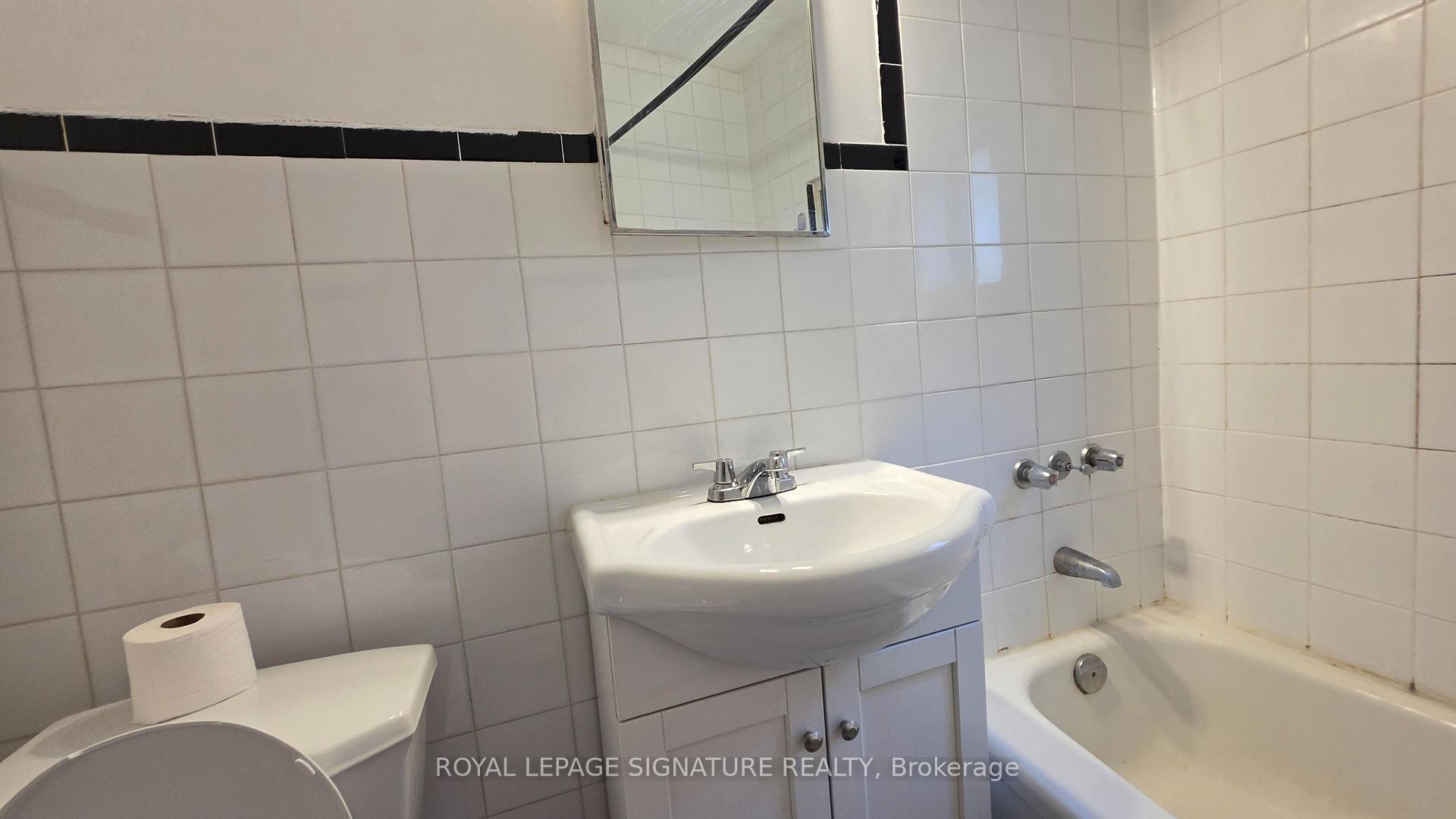 Photo 9 of Unit 3, 34 Nineteenth Street, Etobicoke, New Toronto — HOMEH