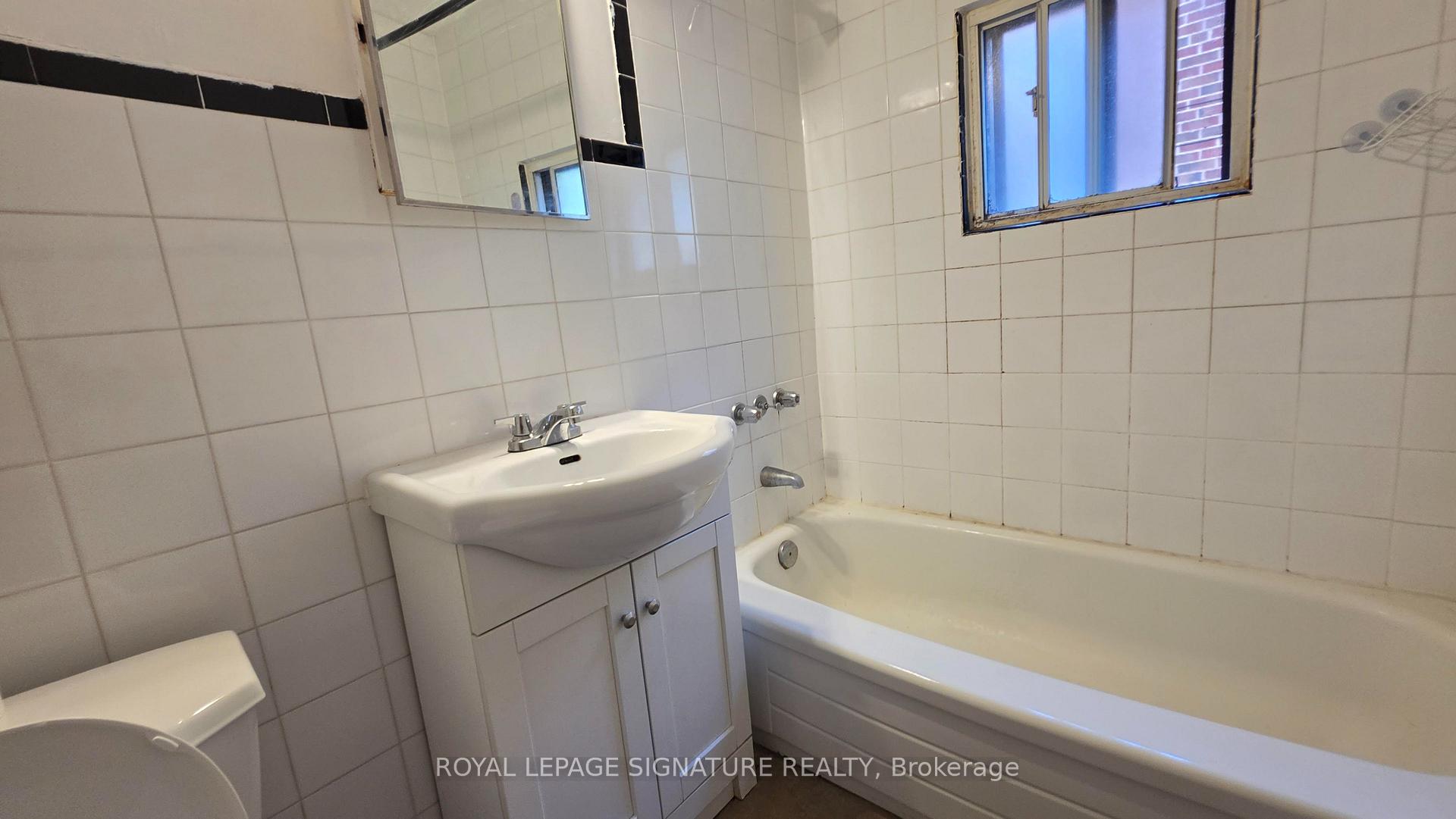 Photo 10 of Unit 3, 34 Nineteenth Street, Etobicoke, New Toronto — HOMEH