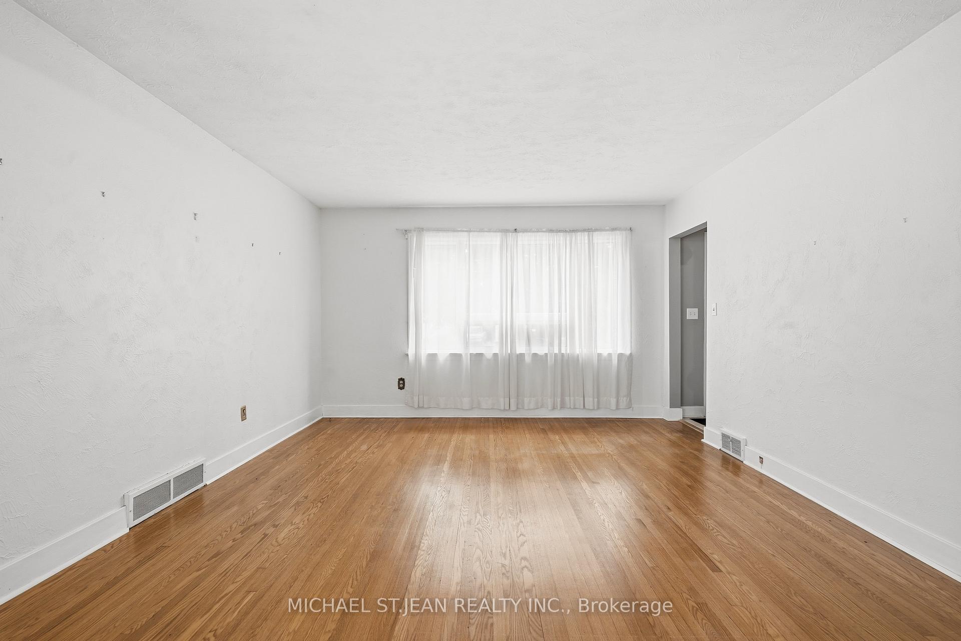 Photo 7 of 7112 Dunn Street, Niagara Falls, Arad/Fallsview — HOMEH