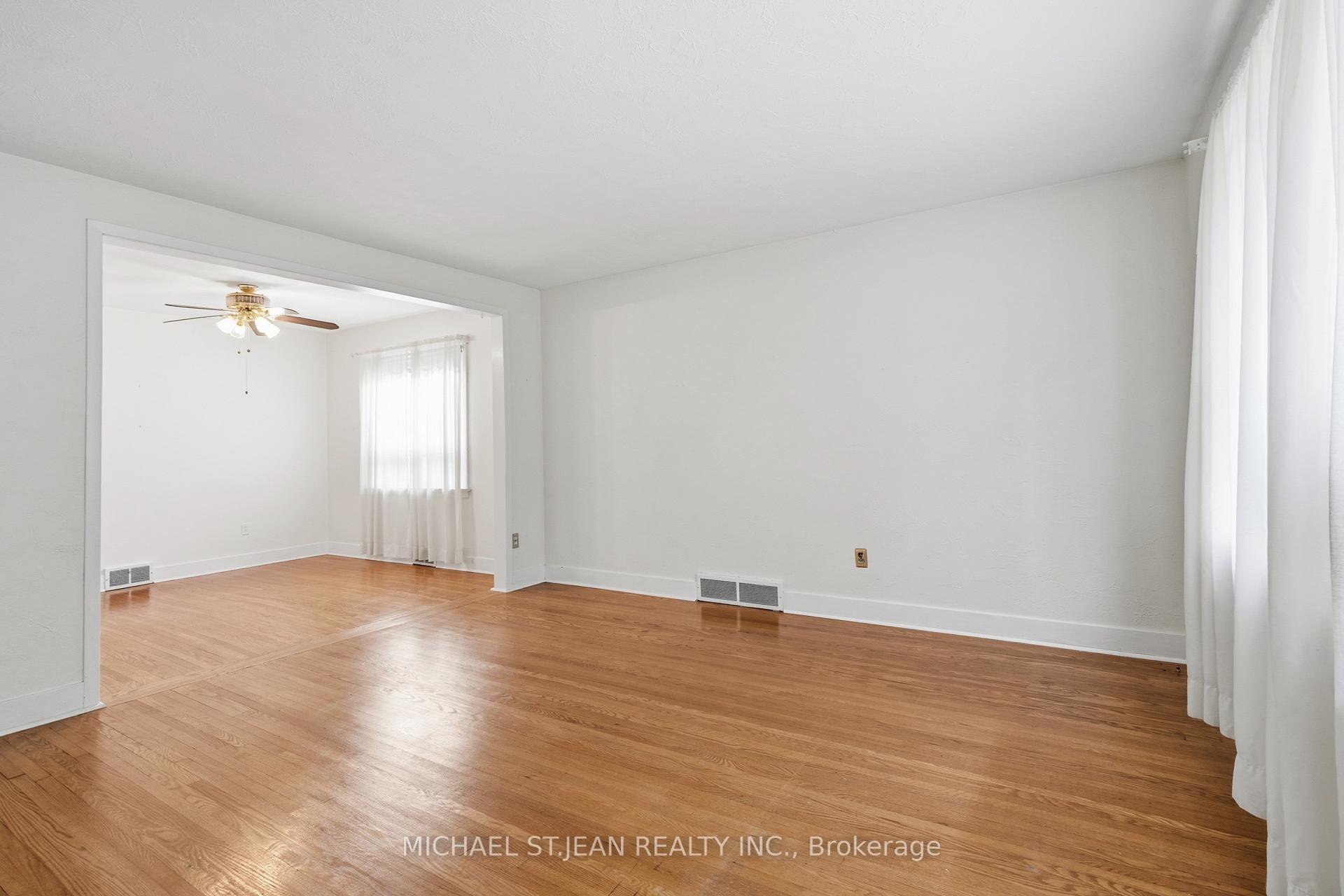 Photo 8 of 7112 Dunn Street, Niagara Falls, Arad/Fallsview — HOMEH