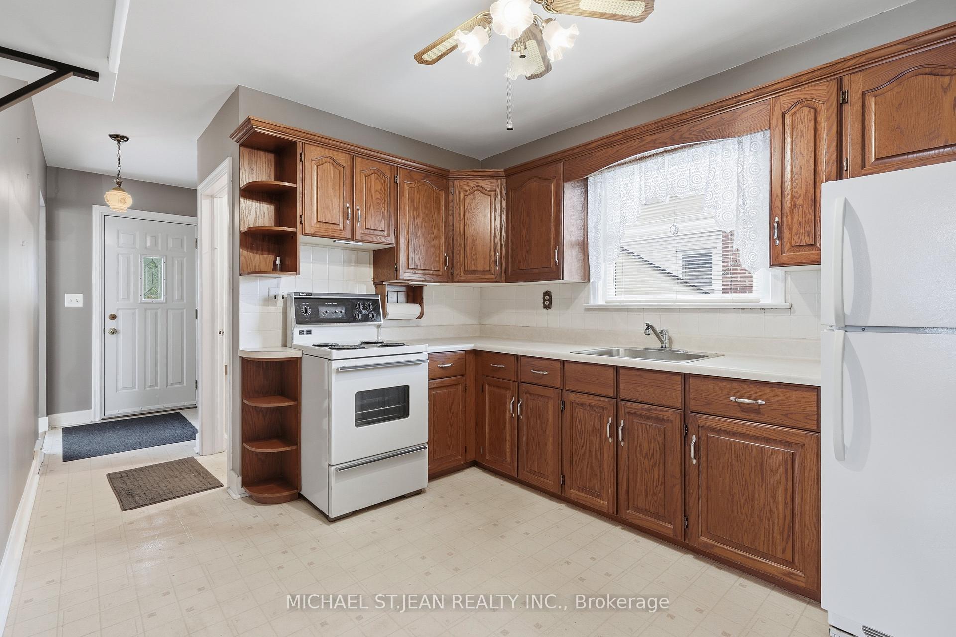 Photo 12 of 7112 Dunn Street, Niagara Falls, Arad/Fallsview — HOMEH