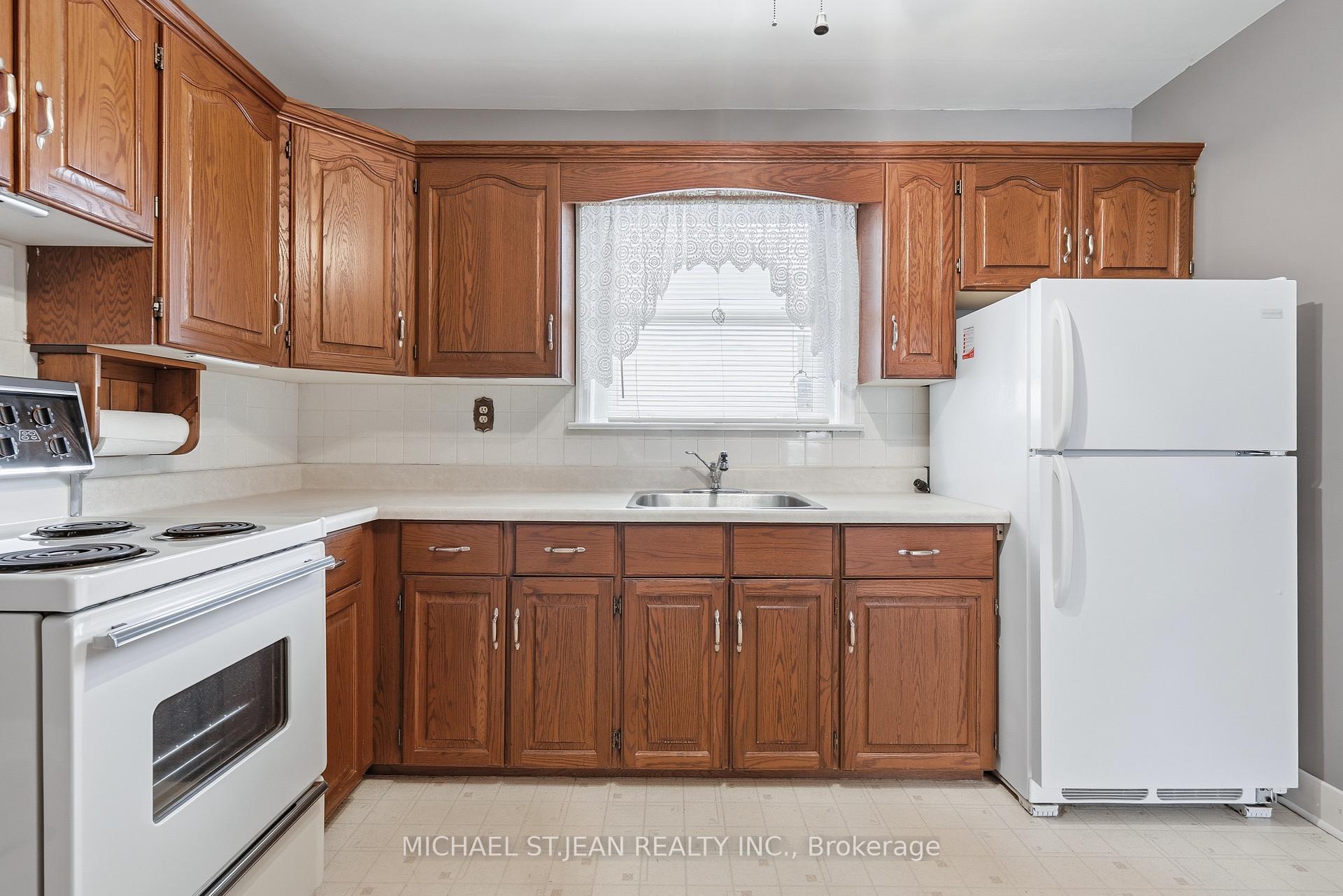 Photo 13 of 7112 Dunn Street, Niagara Falls, Arad/Fallsview — HOMEH
