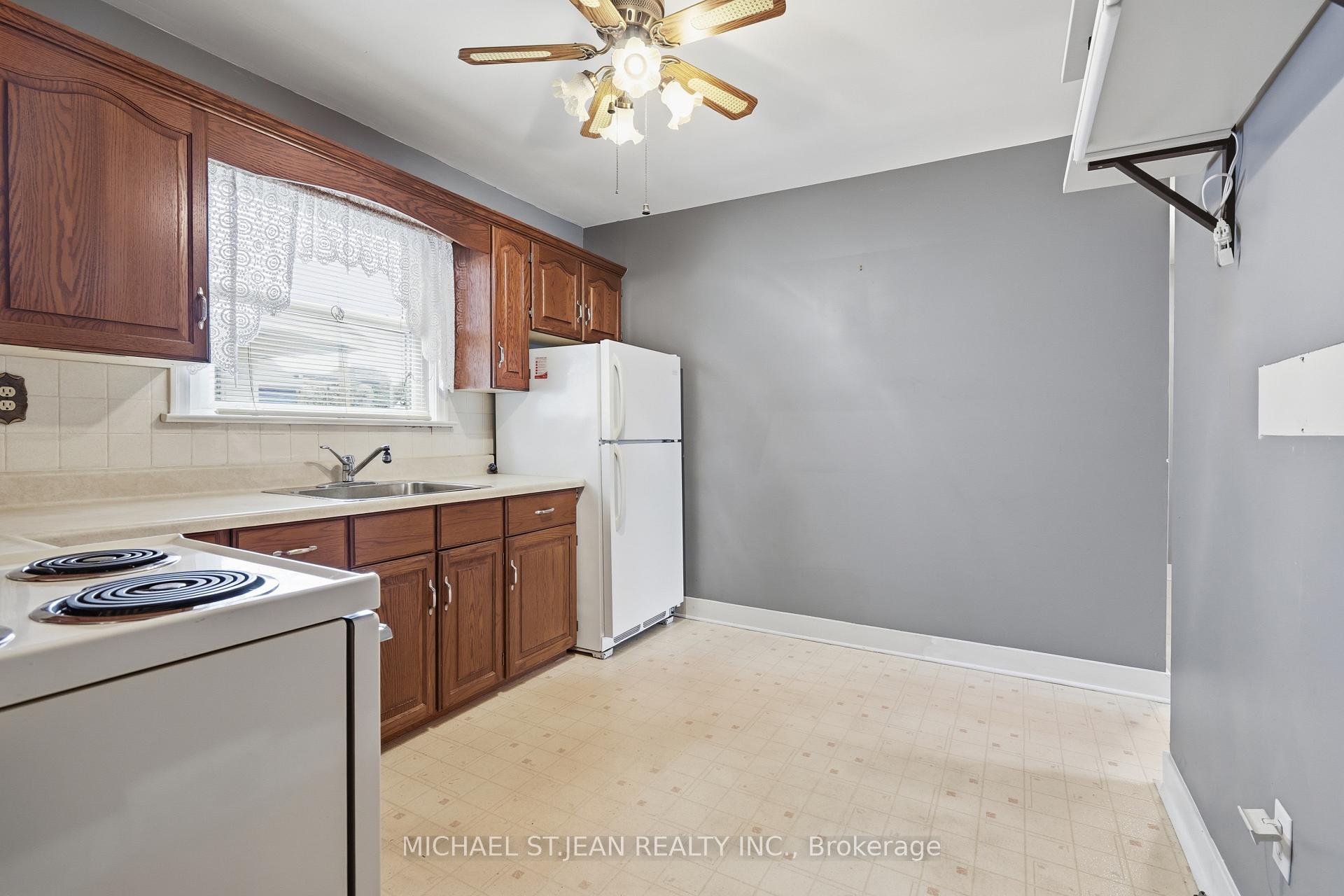 Photo 14 of 7112 Dunn Street, Niagara Falls, Arad/Fallsview — HOMEH