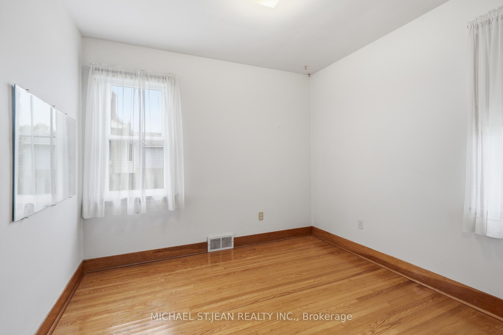 Photo 15 of 7112 Dunn Street, Niagara Falls, Arad/Fallsview — HOMEH
