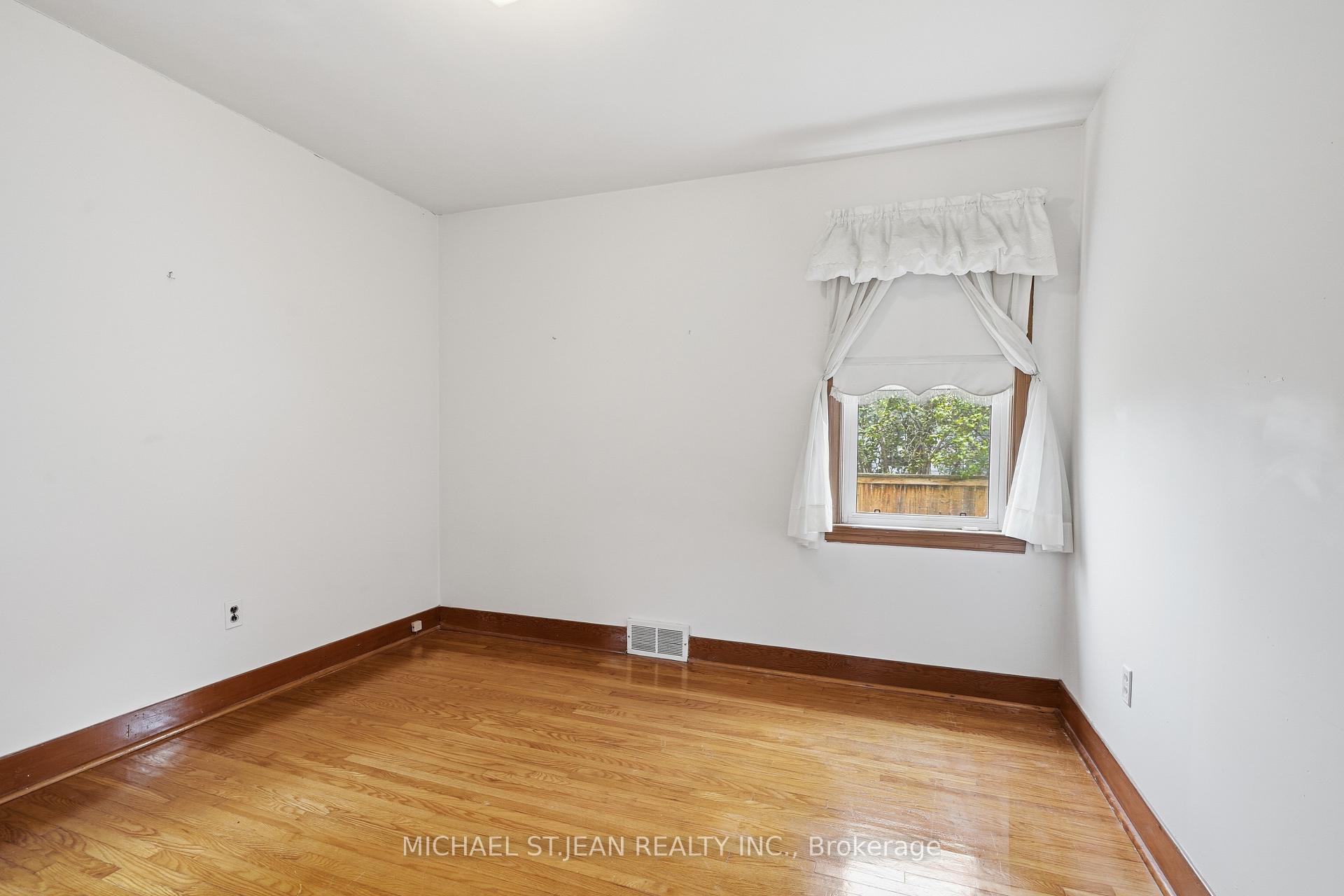 Photo 17 of 7112 Dunn Street, Niagara Falls, Arad/Fallsview — HOMEH
