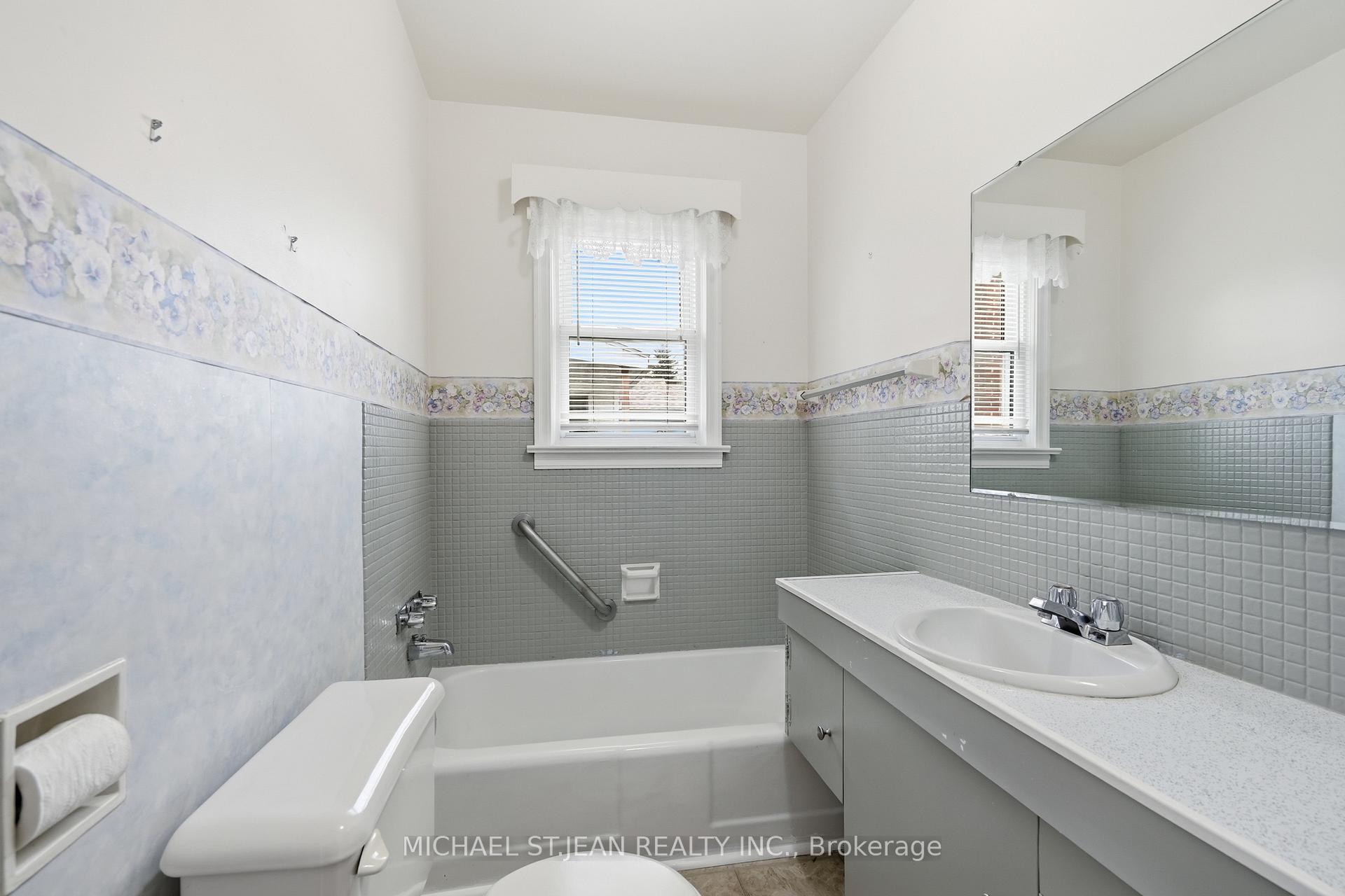 Photo 19 of 7112 Dunn Street, Niagara Falls, Arad/Fallsview — HOMEH