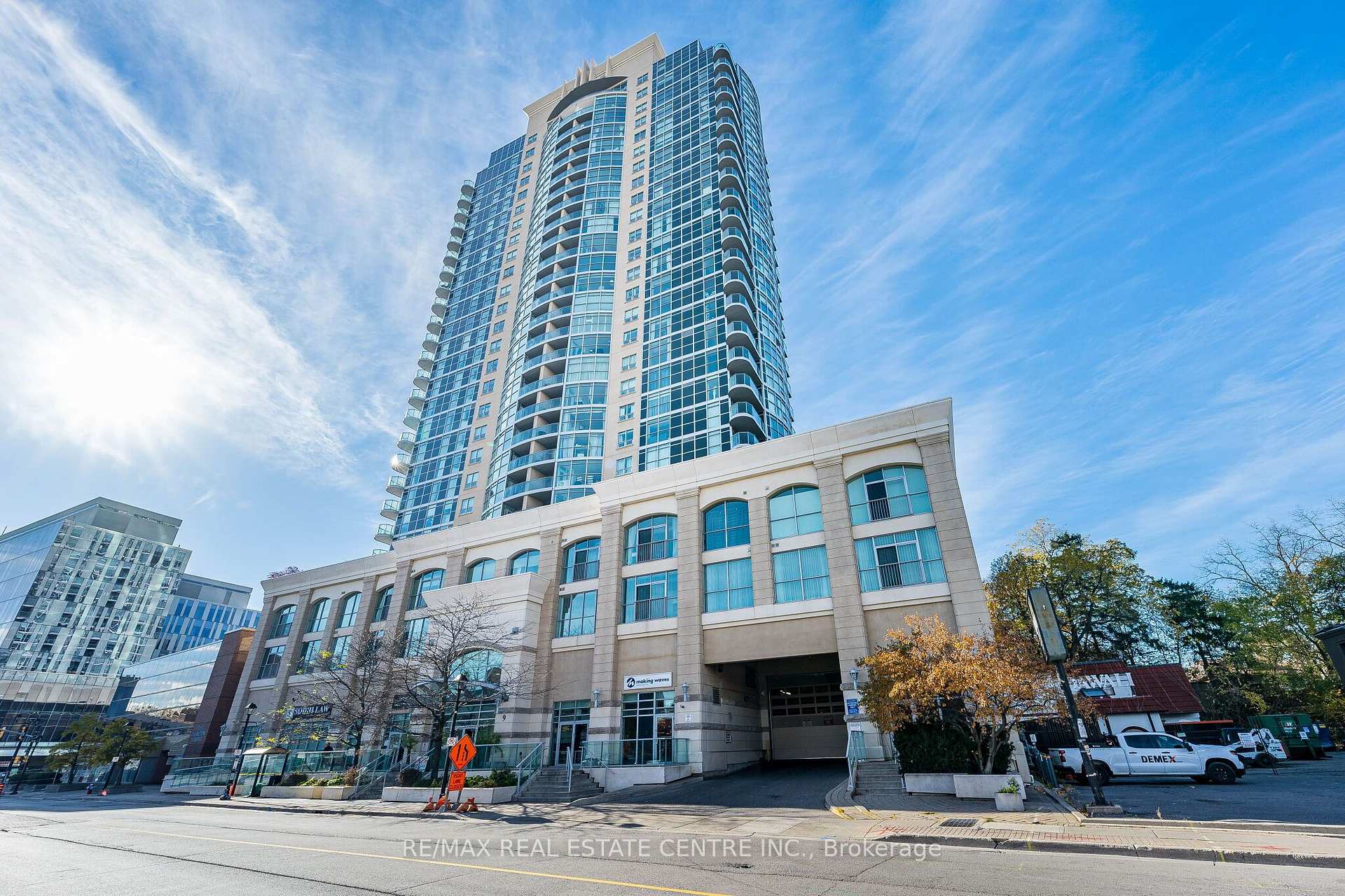 Photo 2 of Unit 901, 9 George Street N, Brampton, Downtown Brampton — HOMEH