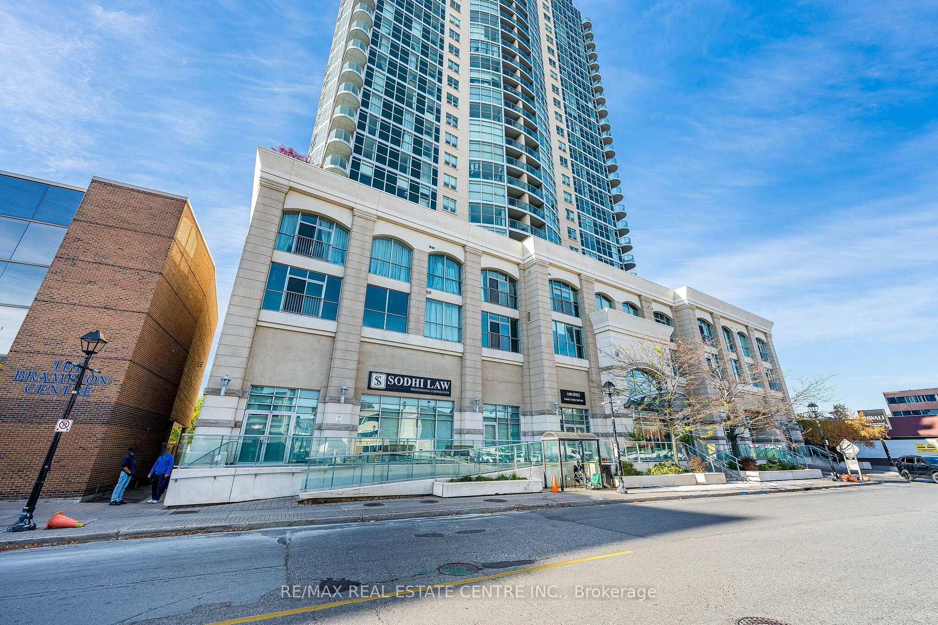 Photo 3 of Unit 901, 9 George Street N, Brampton, Downtown Brampton — HOMEH