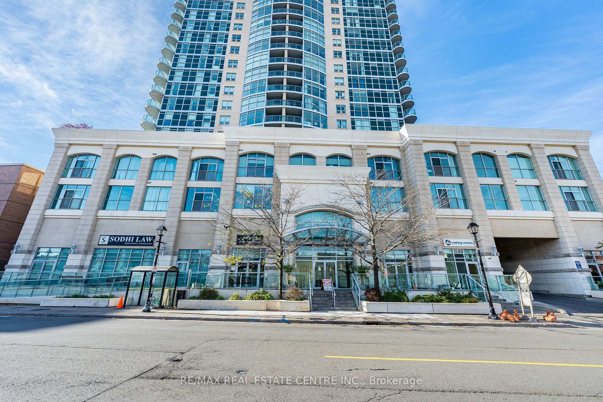 Photo 4 of Unit 901, 9 George Street N, Brampton, Downtown Brampton — HOMEH