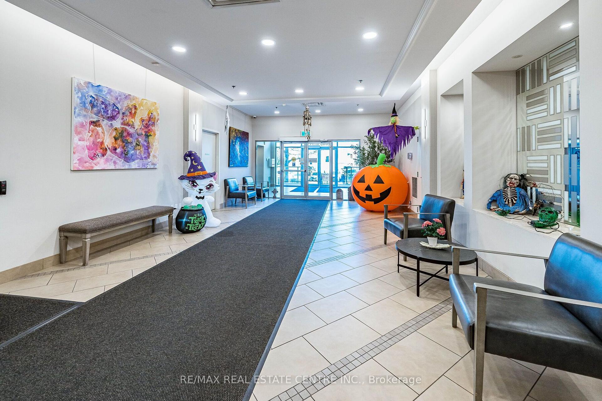 Photo 6 of Unit 901, 9 George Street N, Brampton, Downtown Brampton — HOMEH