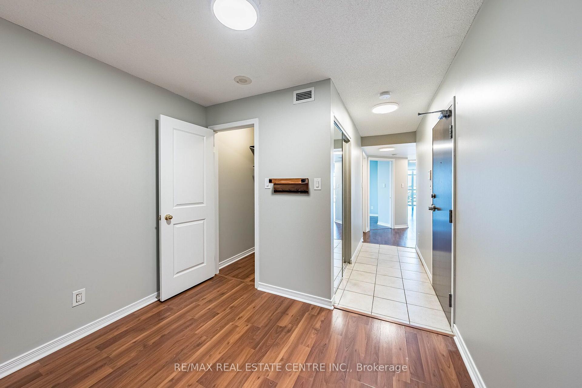 Photo 10 of Unit 901, 9 George Street N, Brampton, Downtown Brampton — HOMEH