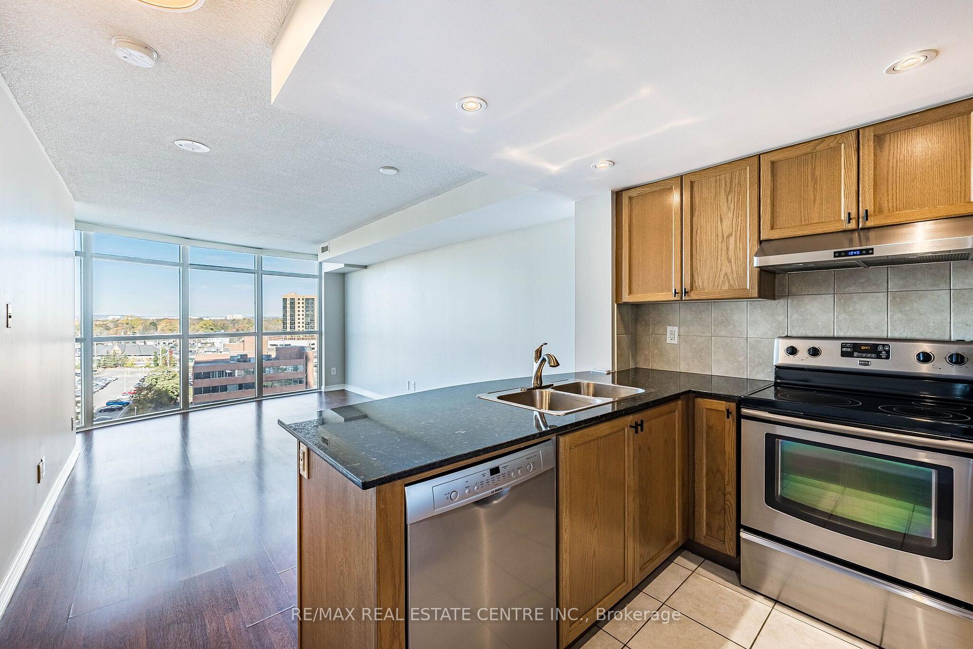 Photo 12 of Unit 901, 9 George Street N, Brampton, Downtown Brampton — HOMEH