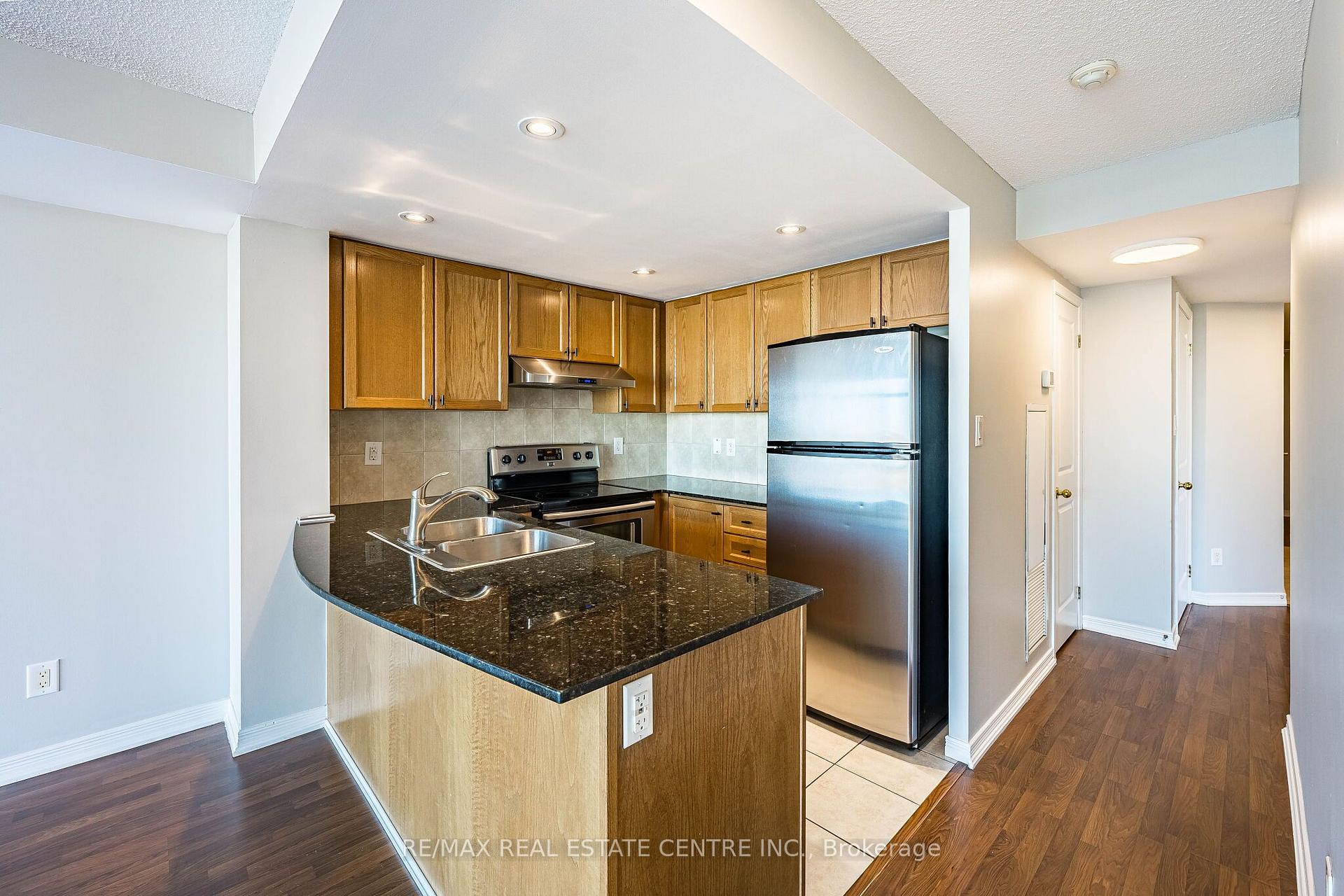 Photo 13 of Unit 901, 9 George Street N, Brampton, Downtown Brampton — HOMEH