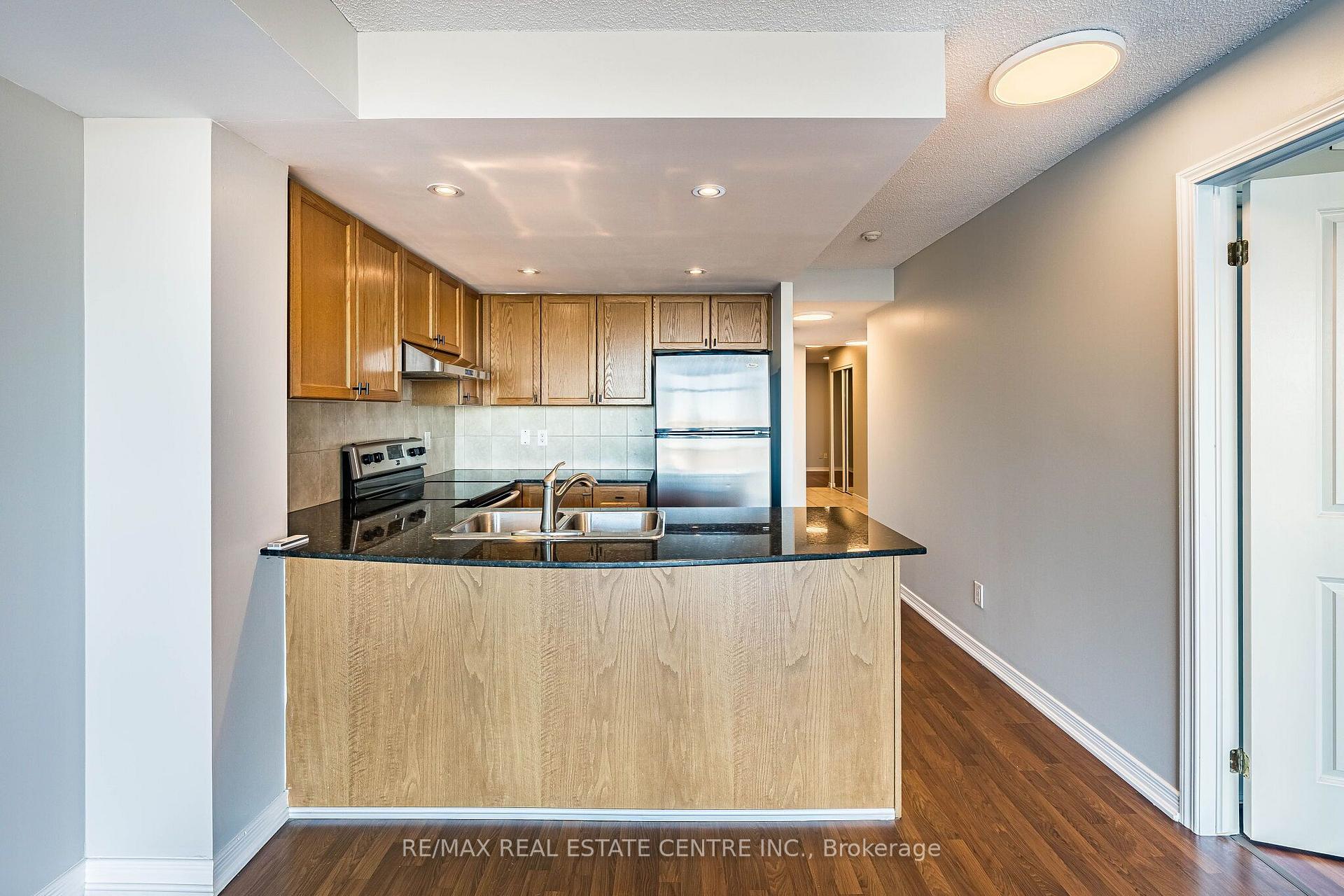 Photo 15 of Unit 901, 9 George Street N, Brampton, Downtown Brampton — HOMEH