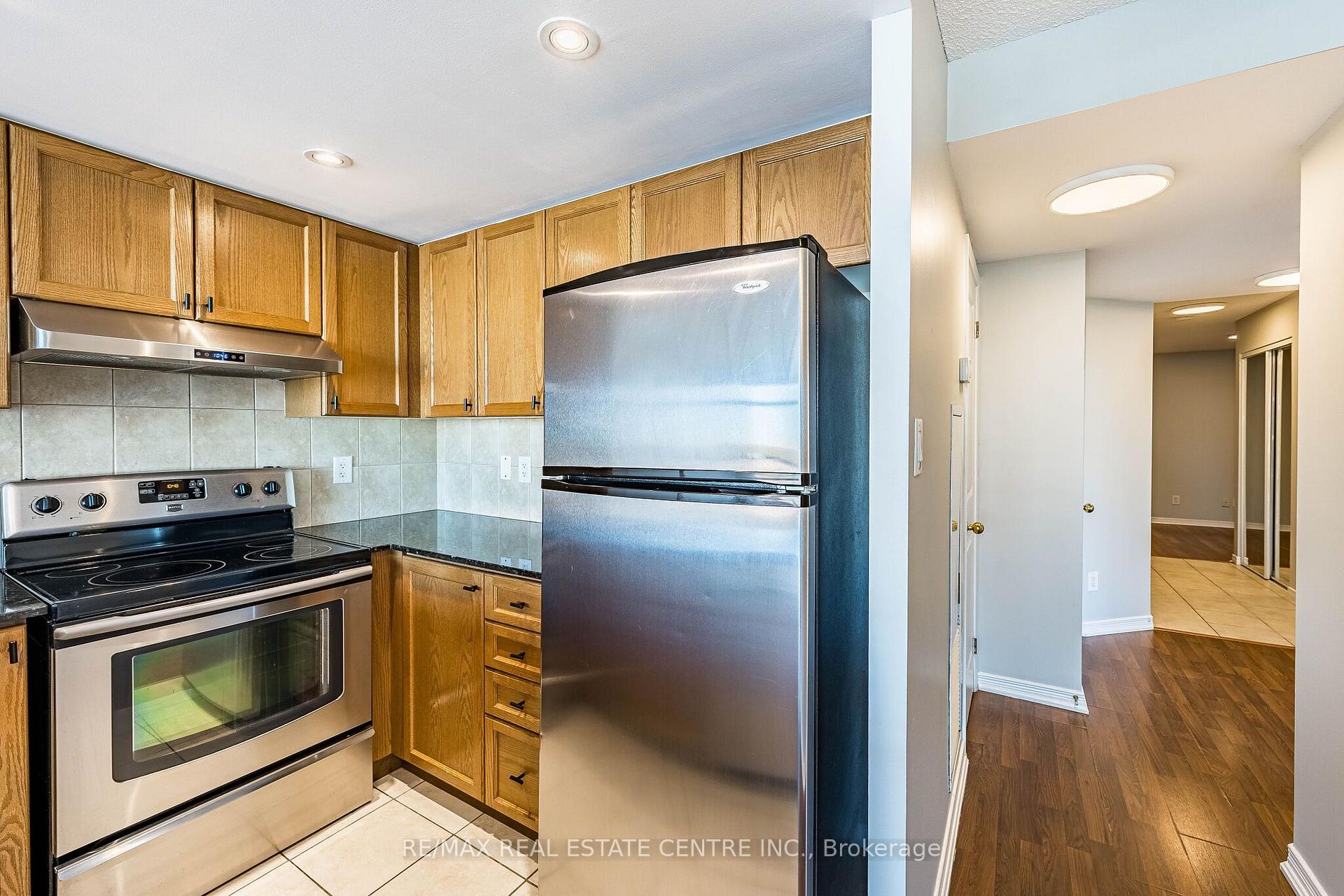 Photo 18 of Unit 901, 9 George Street N, Brampton, Downtown Brampton — HOMEH