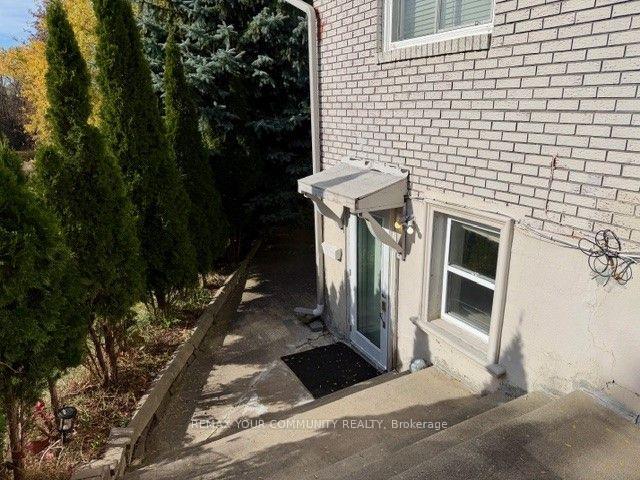 Photo 3 of Unit Lower Level, 15500 Leslie Street, Aurora, Rural Aurora — HOMEH