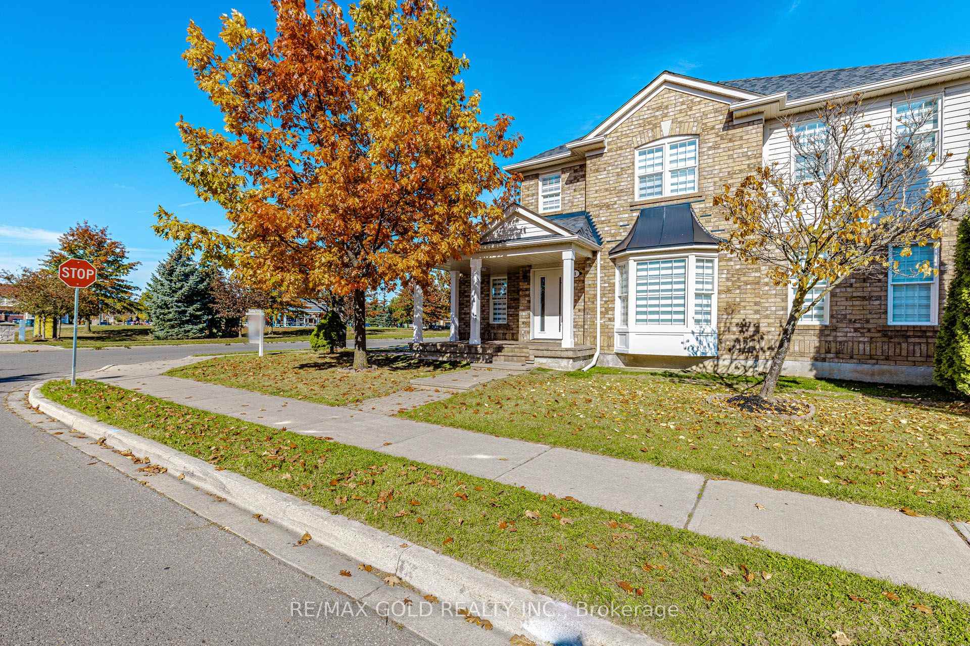 Photo 3 of 1 Orangegrove Drive, Brampton, Fletcher's Meadow — HOMEH