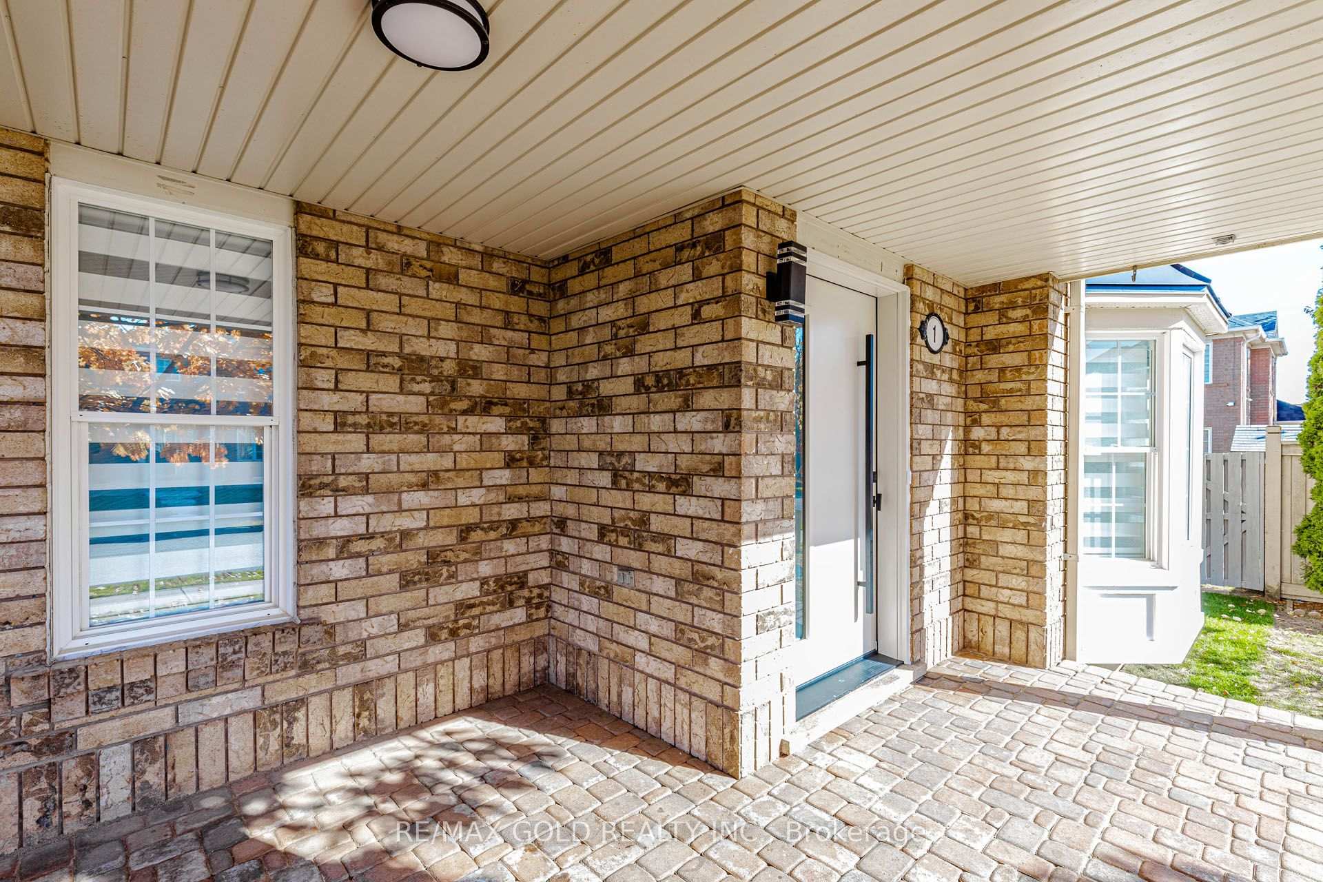 Photo 4 of 1 Orangegrove Drive, Brampton, Fletcher's Meadow — HOMEH