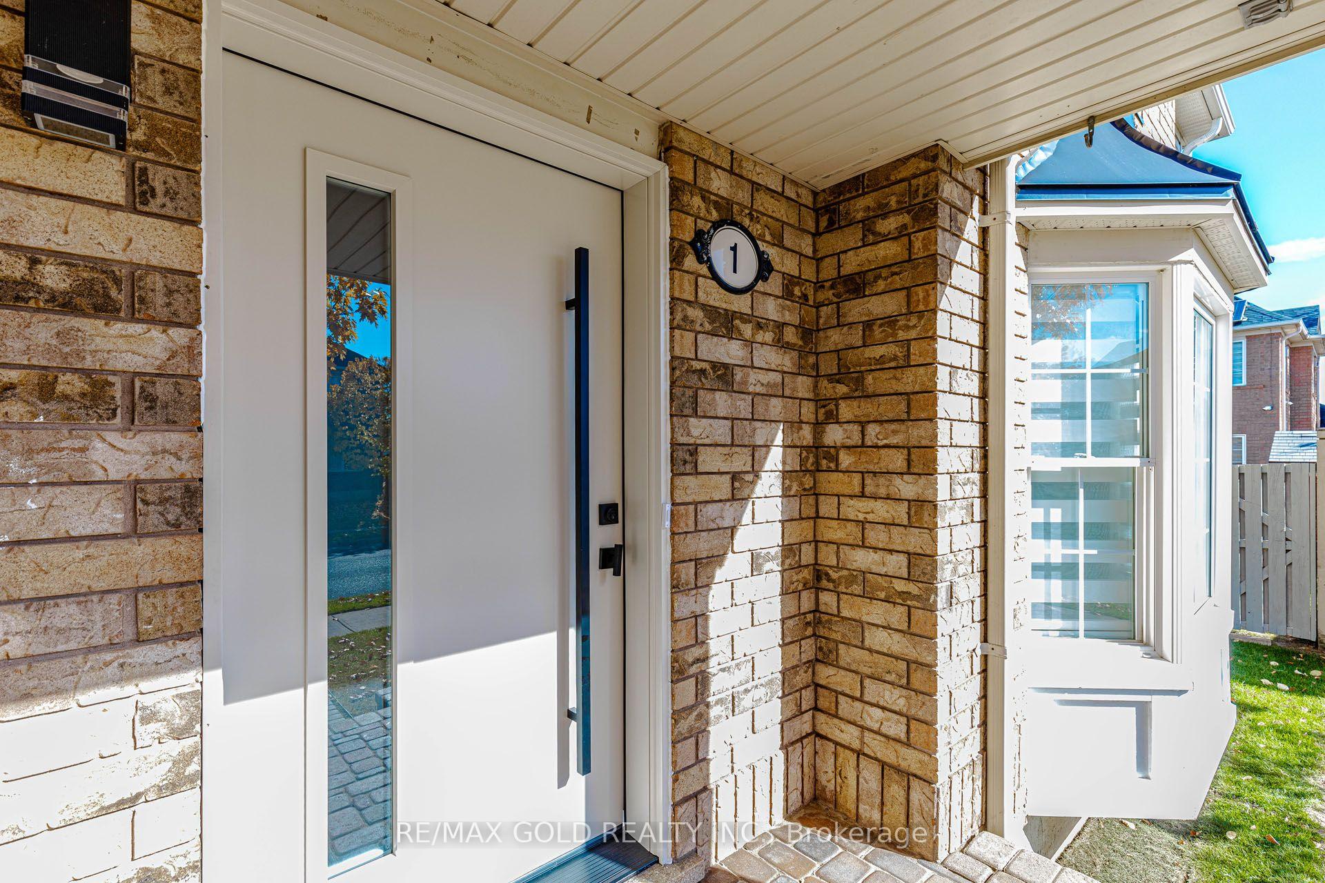 Photo 5 of 1 Orangegrove Drive, Brampton, Fletcher's Meadow — HOMEH