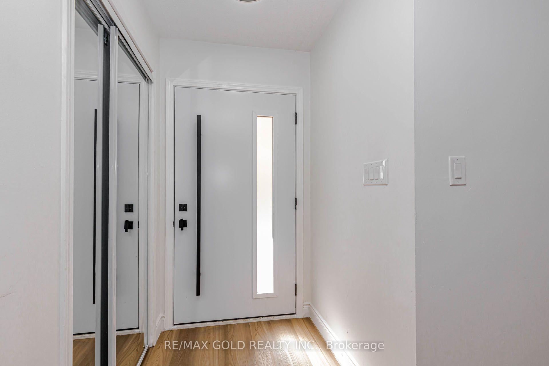 Photo 6 of 1 Orangegrove Drive, Brampton, Fletcher's Meadow — HOMEH