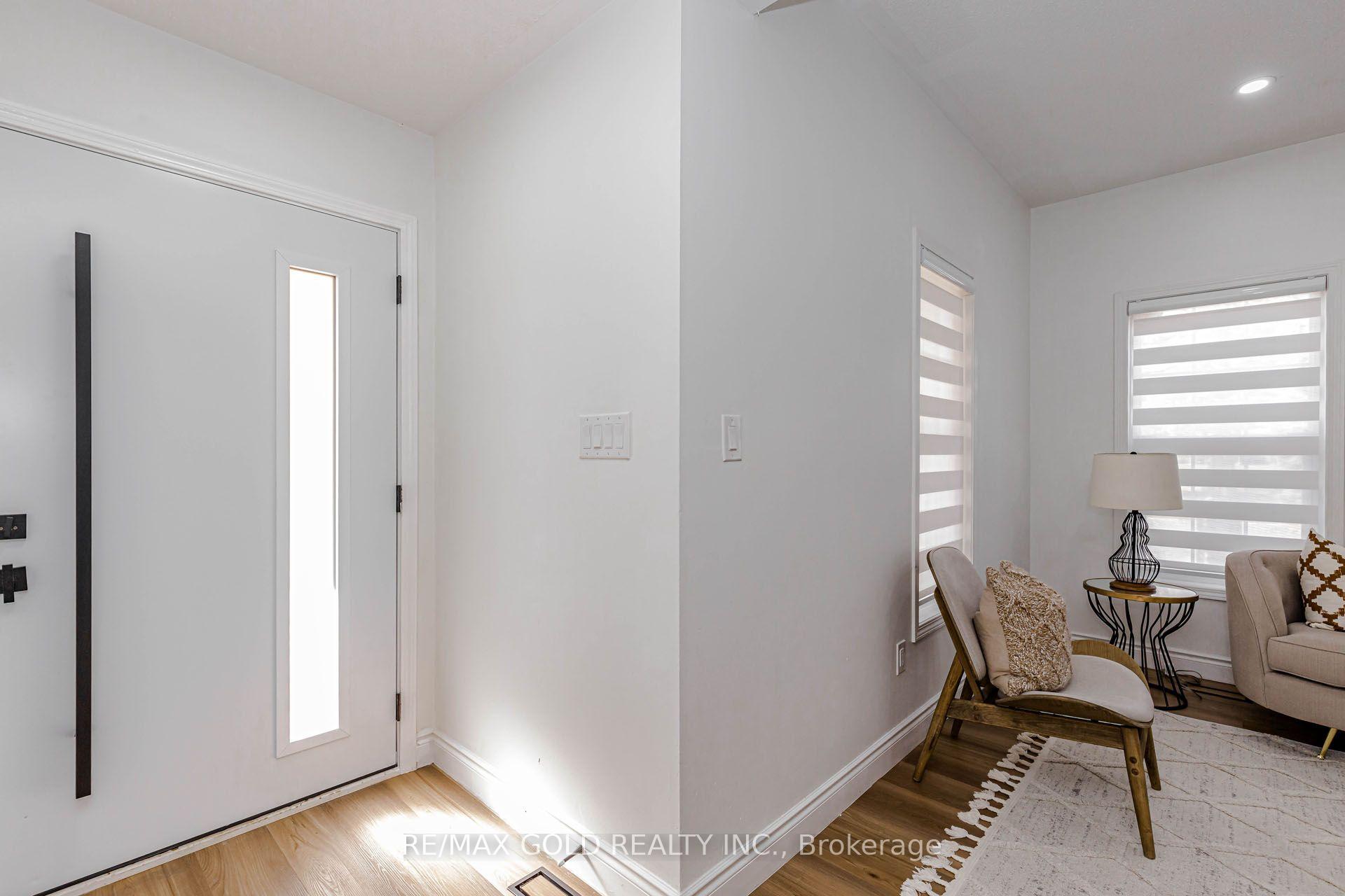 Photo 7 of 1 Orangegrove Drive, Brampton, Fletcher's Meadow — HOMEH
