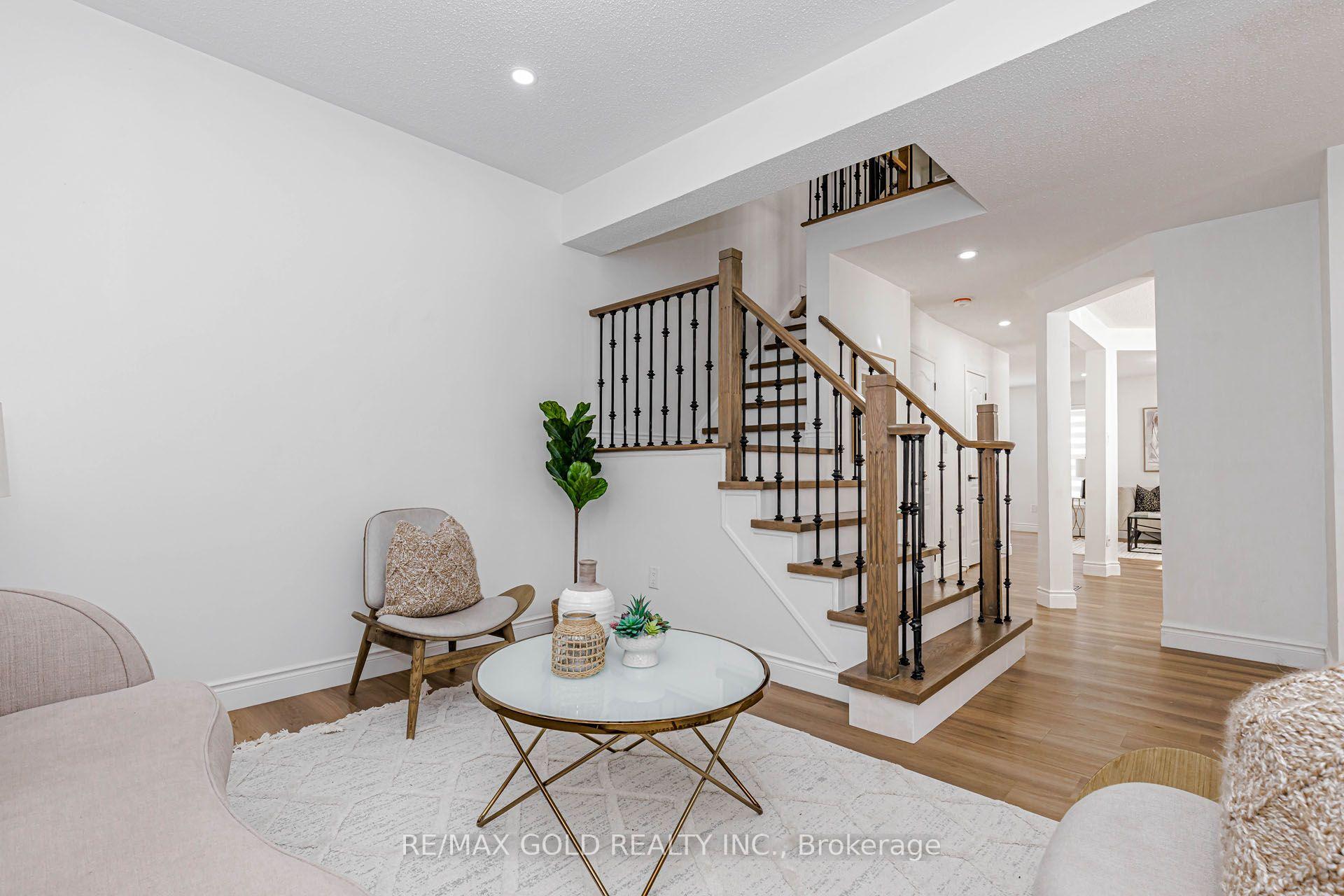 Photo 9 of 1 Orangegrove Drive, Brampton, Fletcher's Meadow — HOMEH
