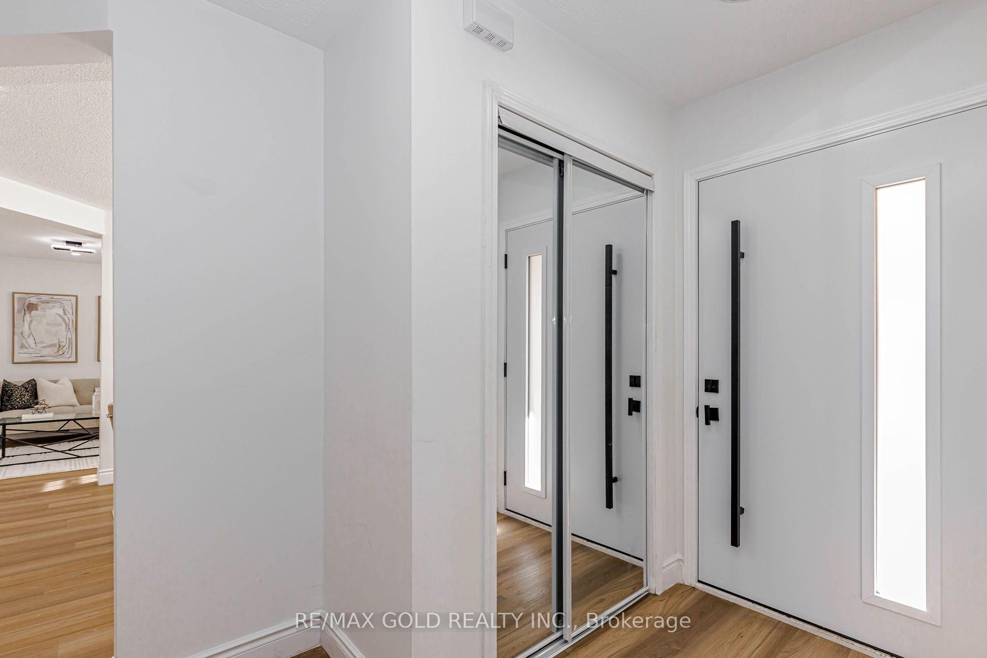 Photo 10 of 1 Orangegrove Drive, Brampton, Fletcher's Meadow — HOMEH