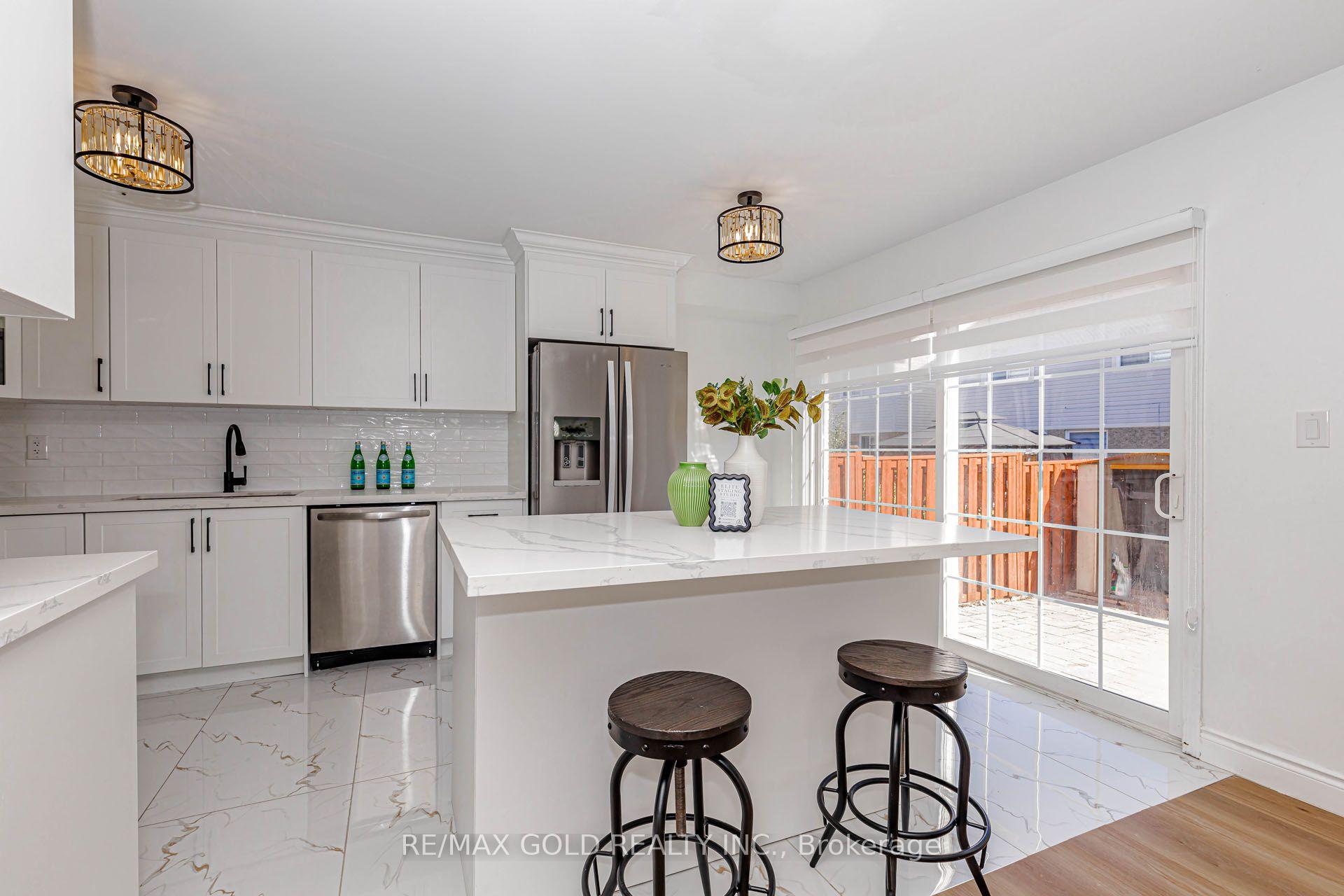 Photo 18 of 1 Orangegrove Drive, Brampton, Fletcher's Meadow — HOMEH