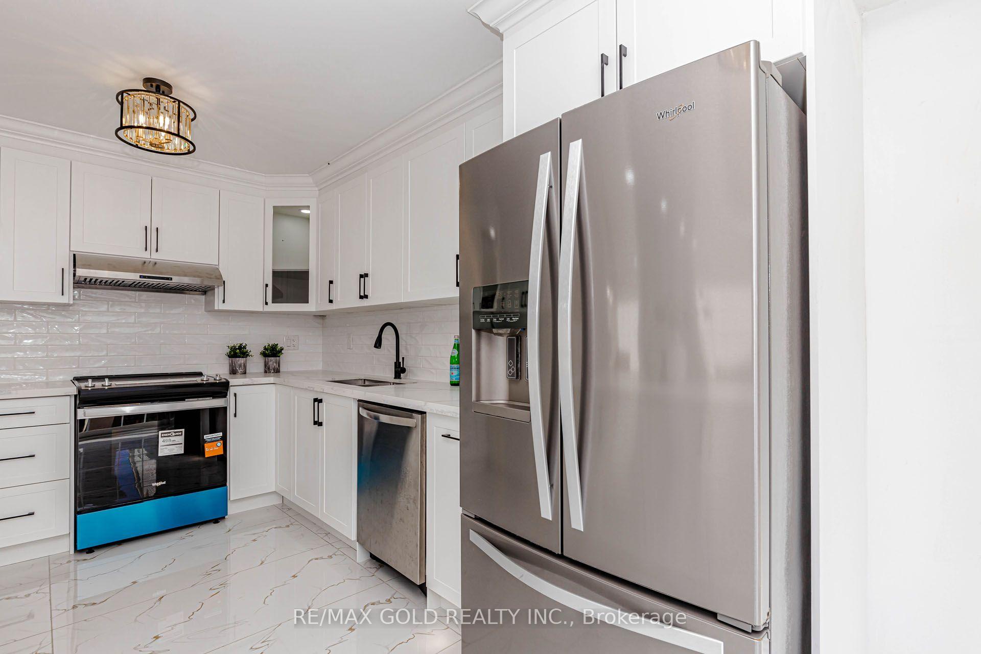 Photo 19 of 1 Orangegrove Drive, Brampton, Fletcher's Meadow — HOMEH