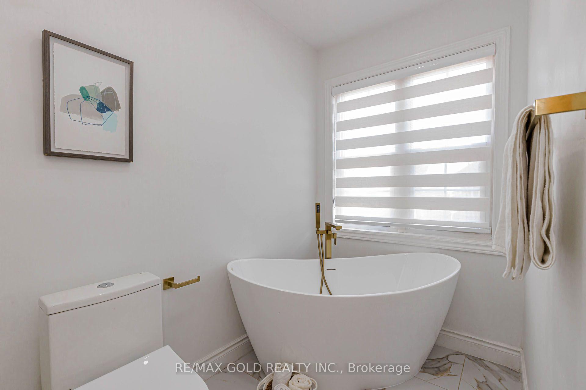 Photo 29 of 1 Orangegrove Drive, Brampton, Fletcher's Meadow — HOMEH