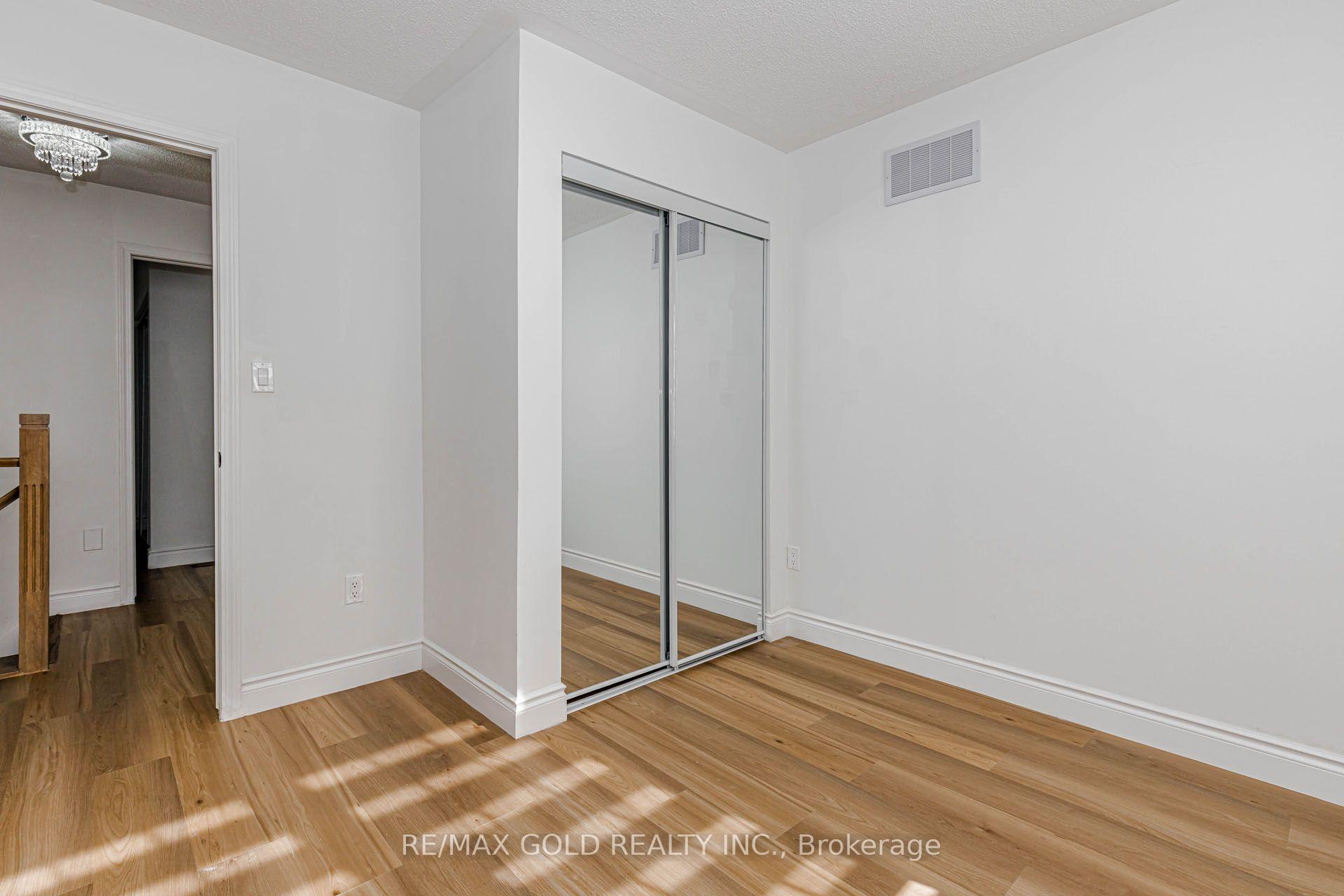 Photo 32 of 1 Orangegrove Drive, Brampton, Fletcher's Meadow — HOMEH