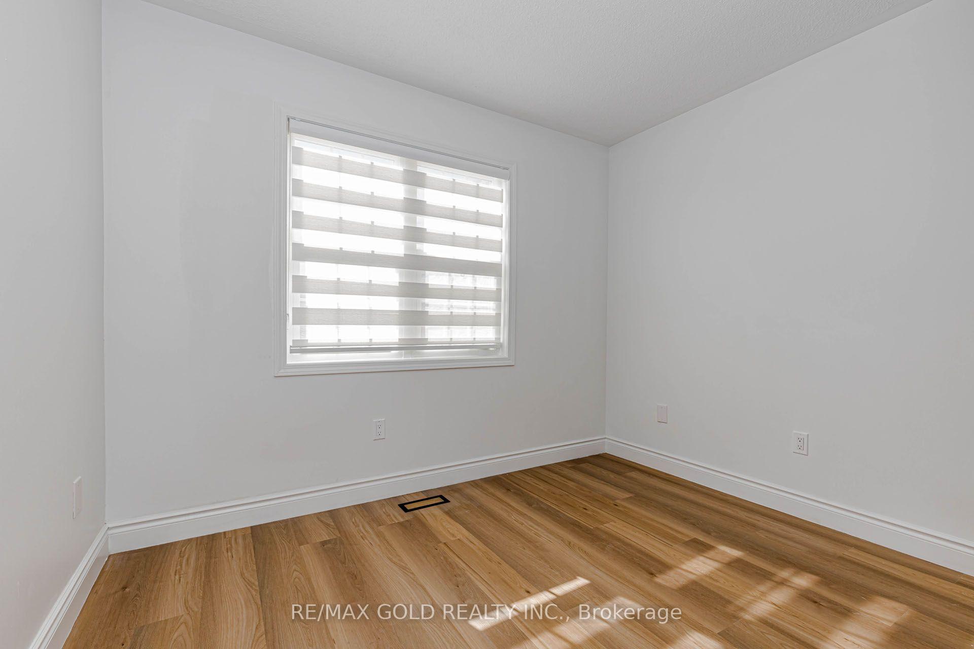 Photo 33 of 1 Orangegrove Drive, Brampton, Fletcher's Meadow — HOMEH