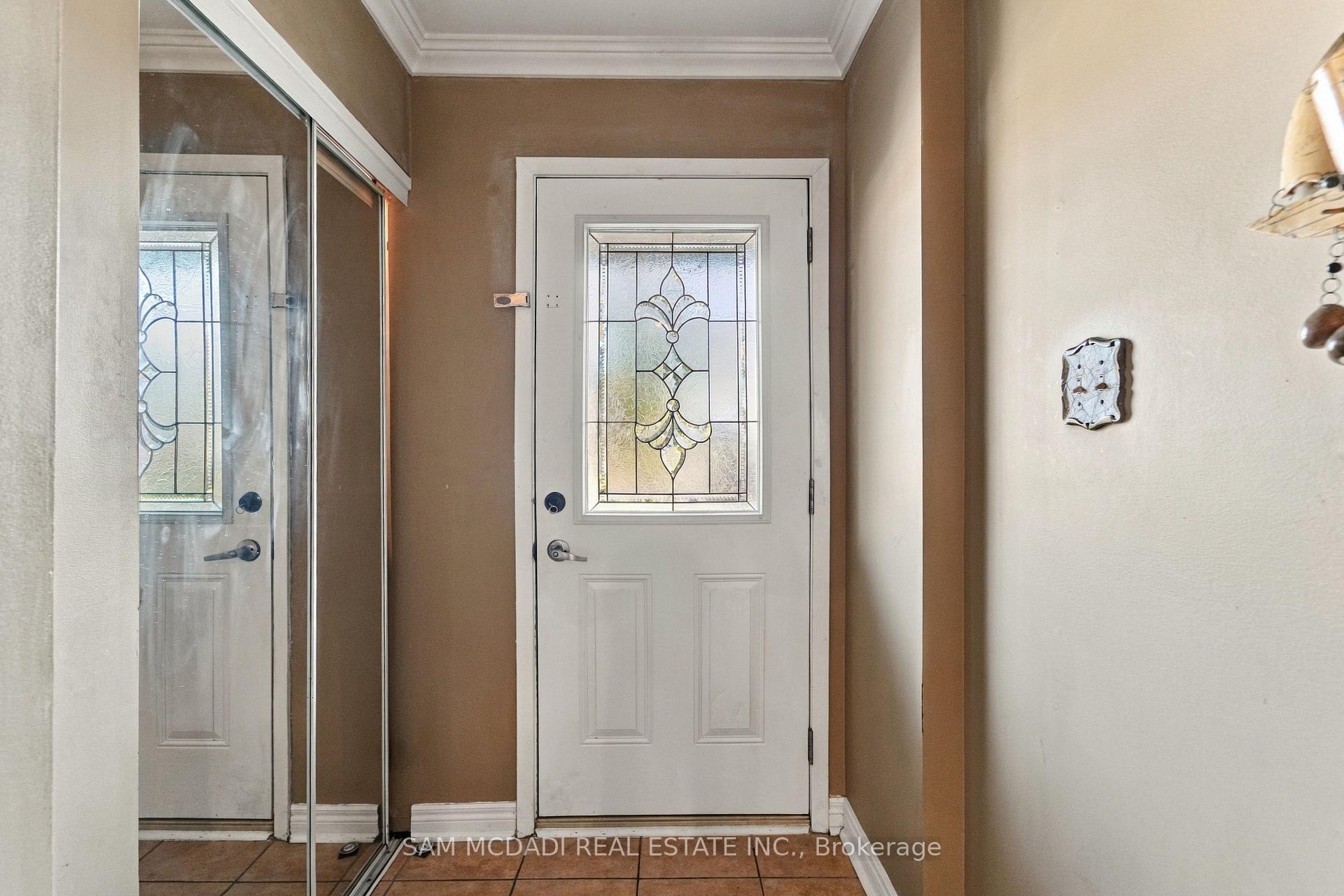 Photo 4 of 561 Tedwyn Drive, Mississauga, Cooksville — HOMEH
