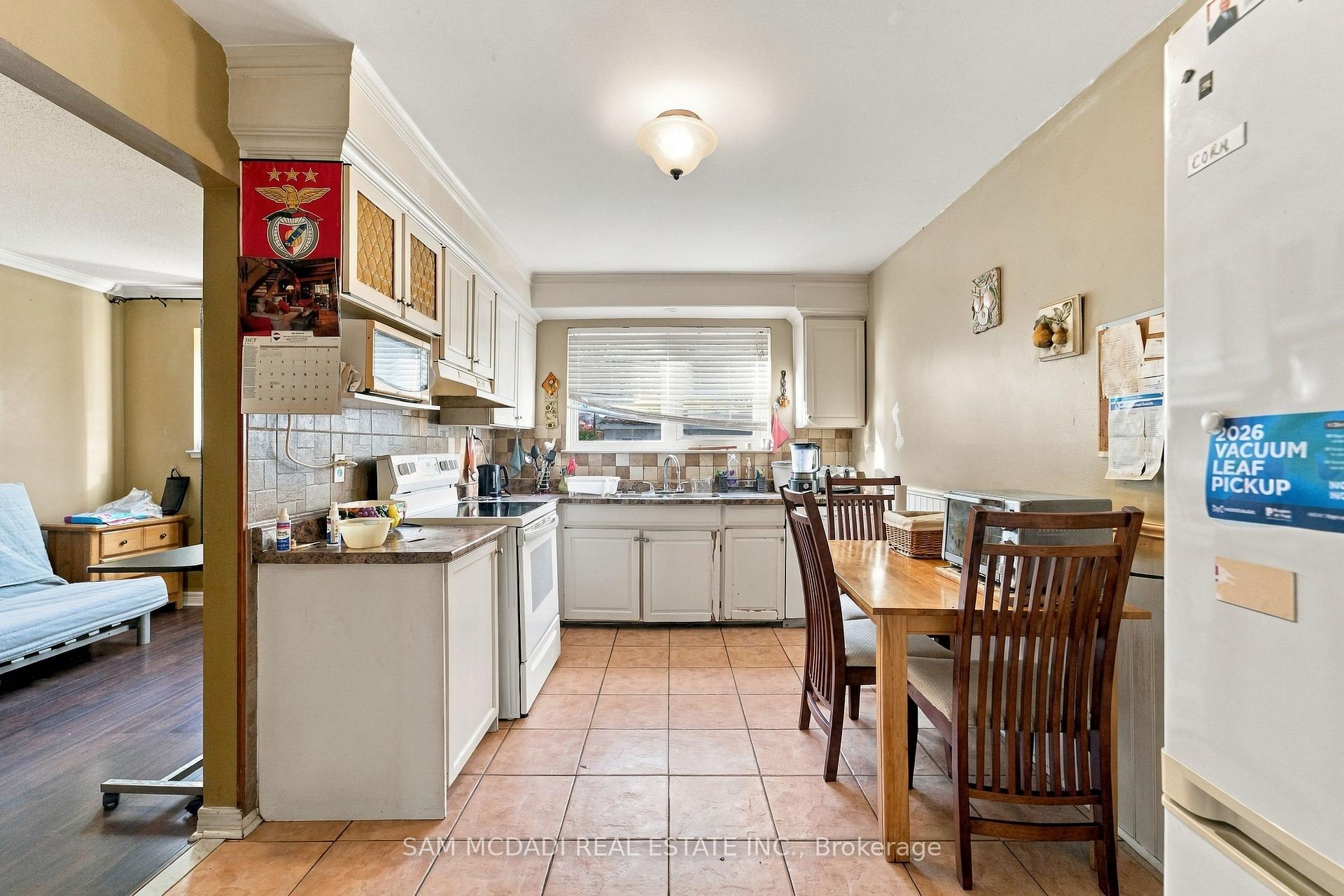 Photo 6 of 561 Tedwyn Drive, Mississauga, Cooksville — HOMEH